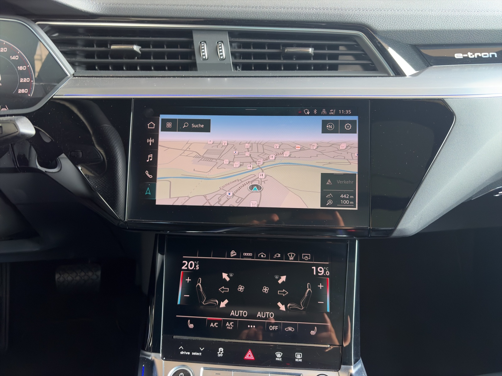 AUDI e-tron 55 Sportback S Line quattro-image-11