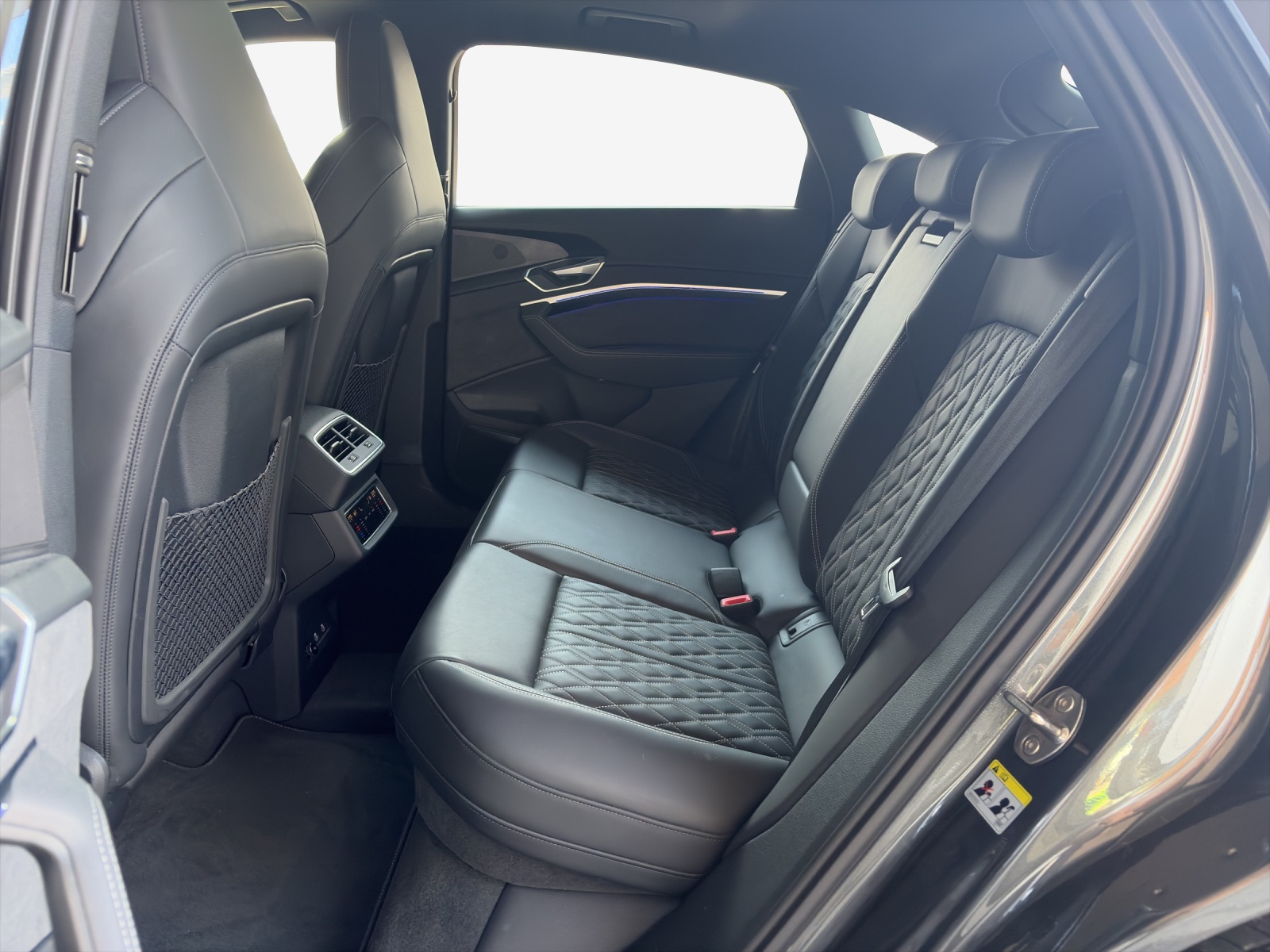 AUDI e-tron 55 Sportback S Line quattro-image-12