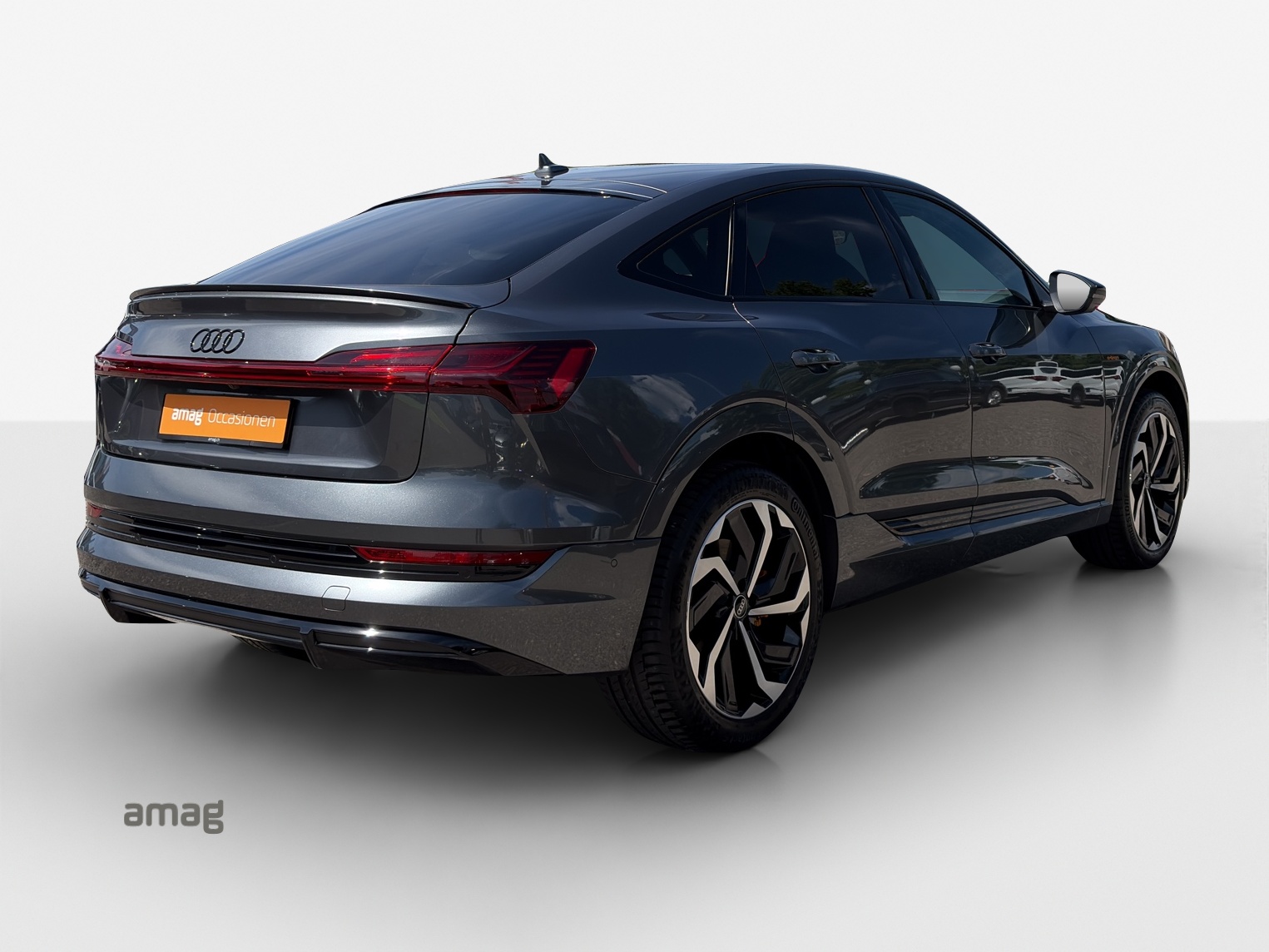 AUDI e-tron 55 Sportback S Line quattro-image-5