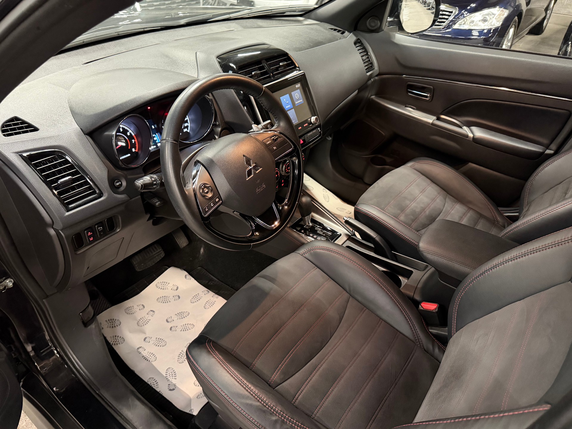 MITSUBISHI ASX 2.0 Diamond Swiss 4WD Automat-image-11