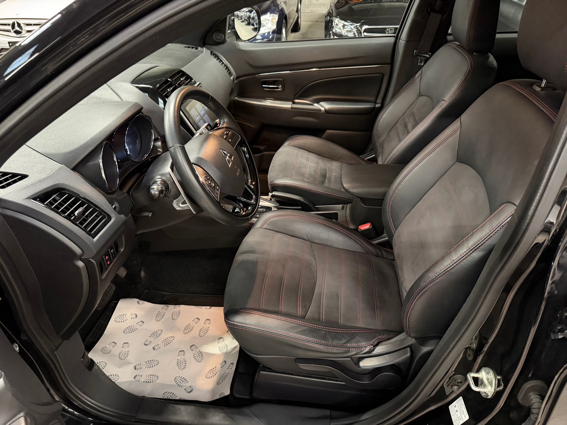 MITSUBISHI ASX 2.0 Diamond Swiss 4WD Automat-image-10