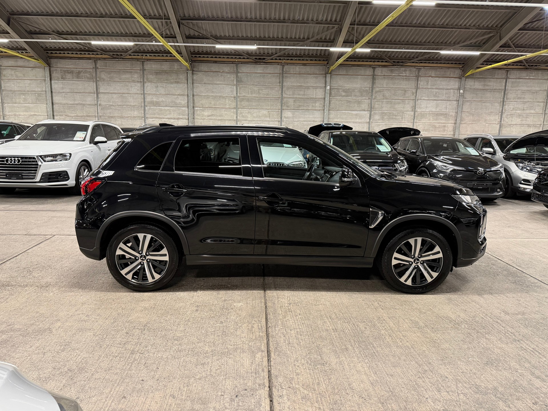MITSUBISHI ASX 2.0 Diamond Swiss 4WD Automat-showroom-element-2