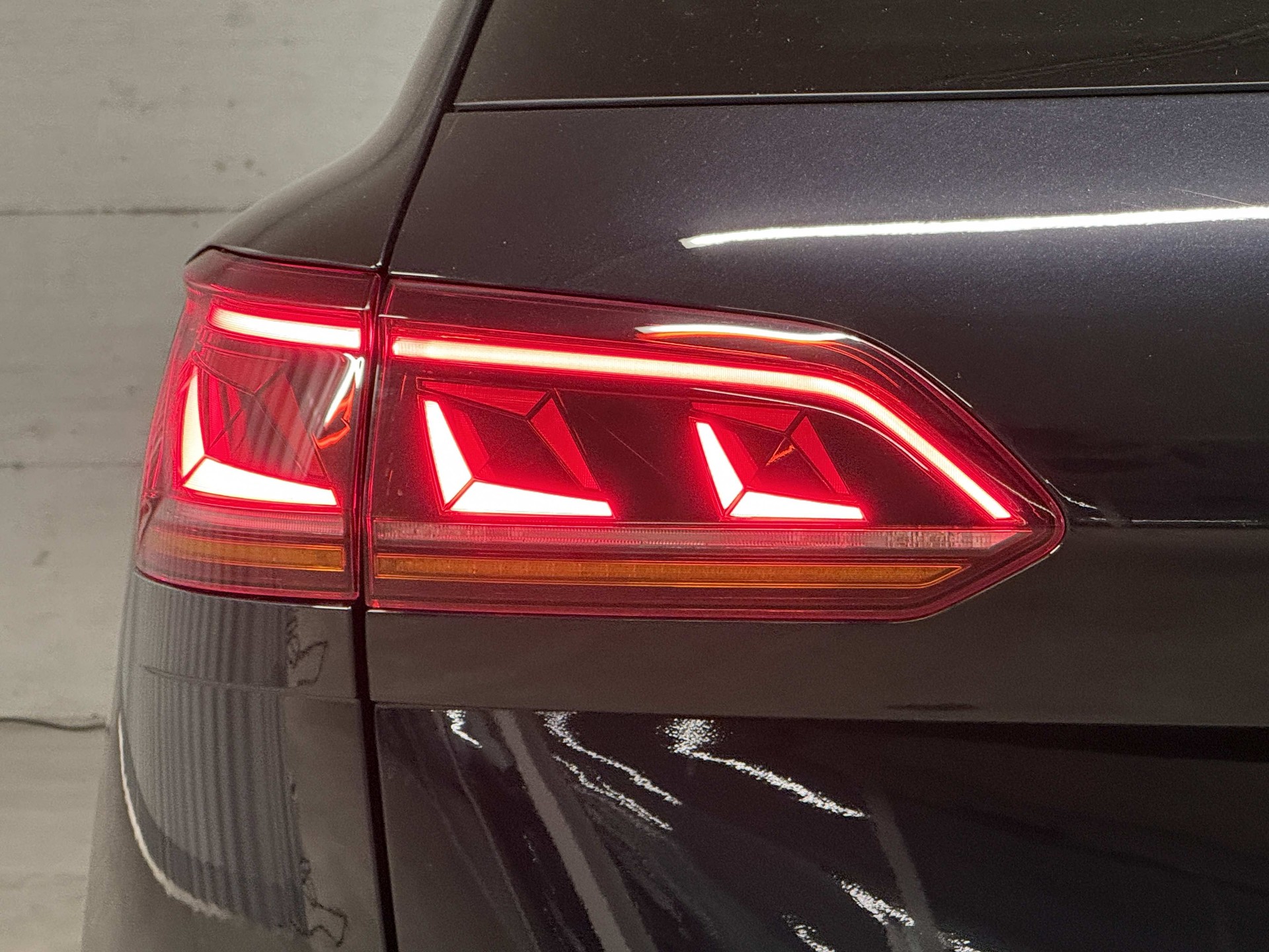 VW Touareg 3.0 TSI R-Line Tiptronic-image-4