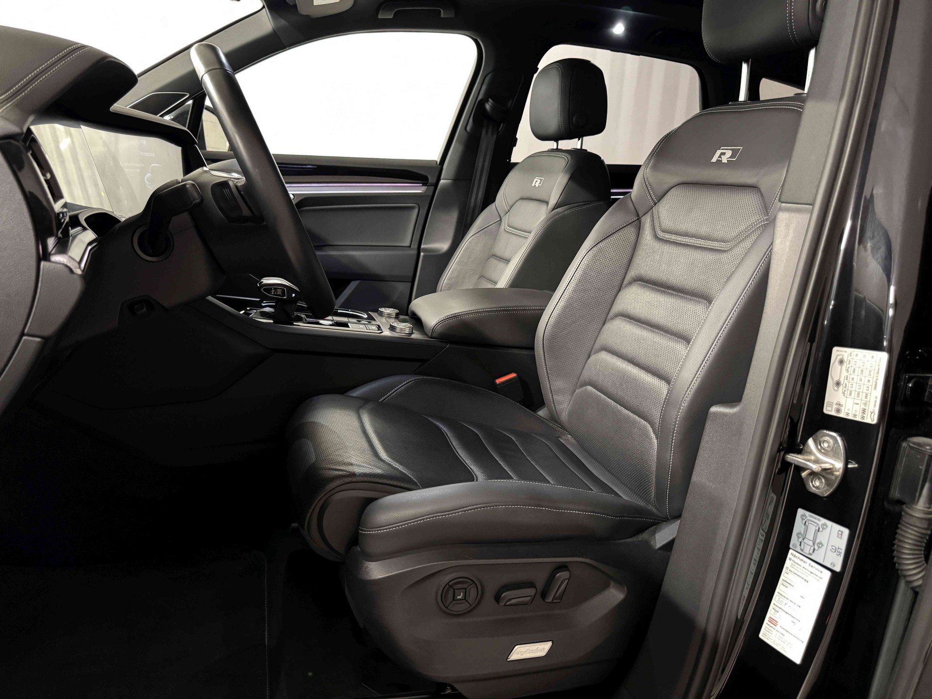 VW Touareg 3.0 TSI R-Line Tiptronic-image-7