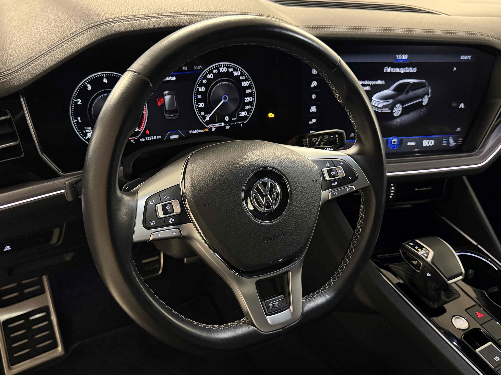 VW Touareg 3.0 TSI R-Line Tiptronic-image-9