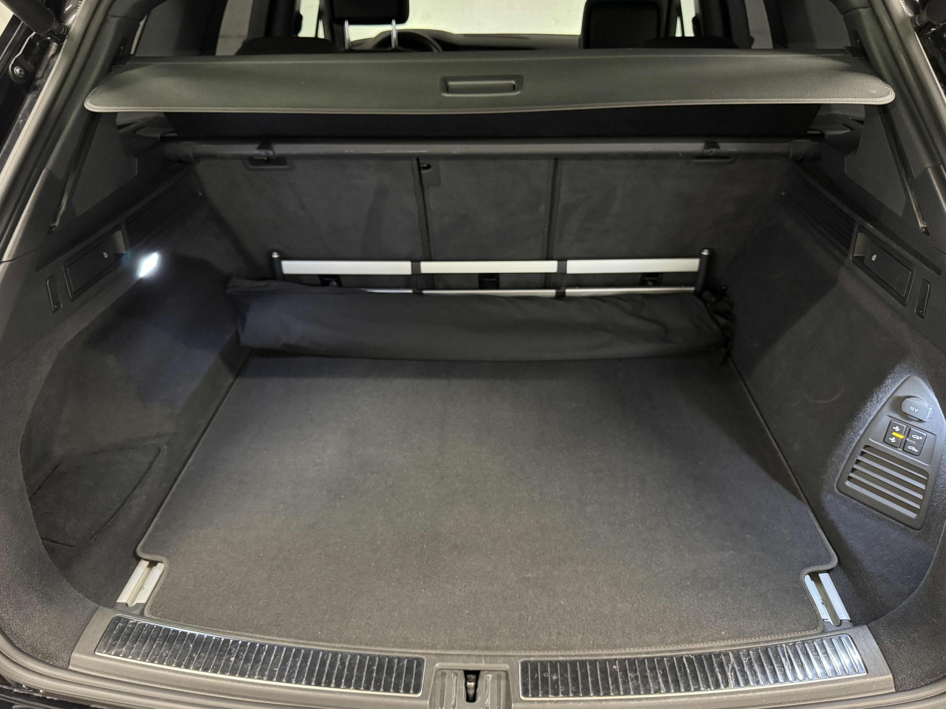 VW Touareg 3.0 TSI R-Line Tiptronic-image-13