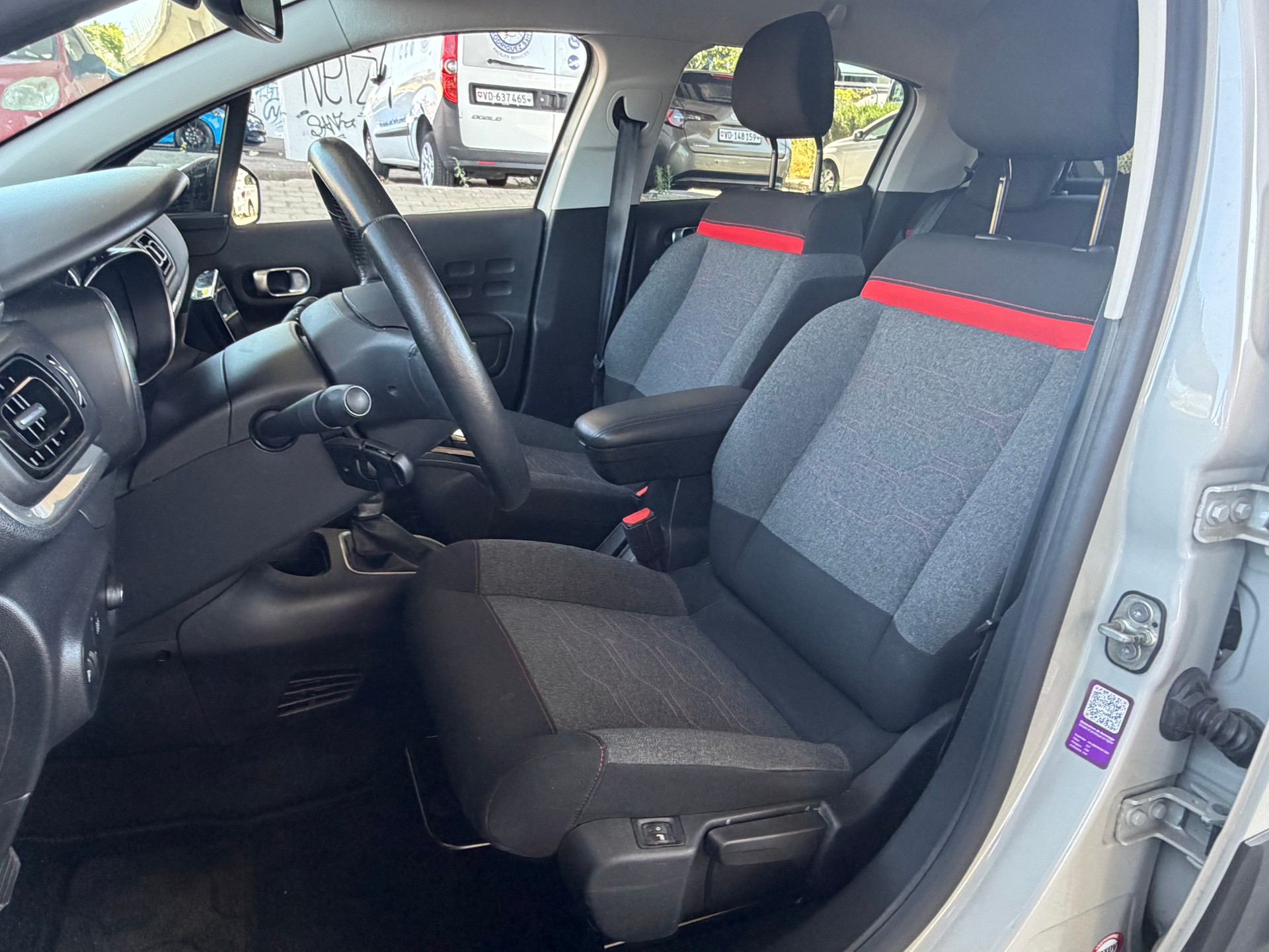 CITROEN C3 1.2i PureTech Shine EAT6-image-7