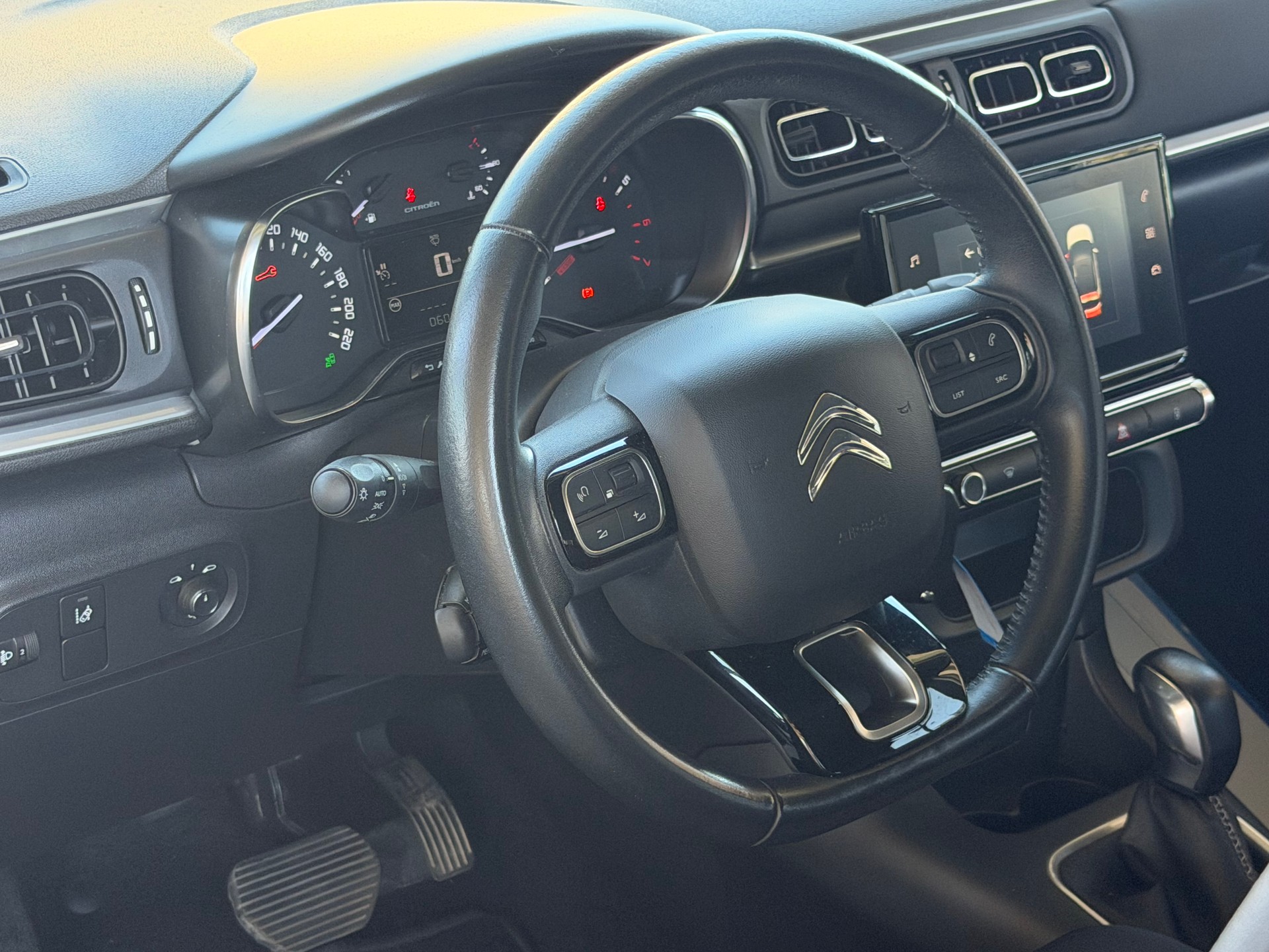CITROEN C3 1.2i PureTech Shine EAT6-image-6