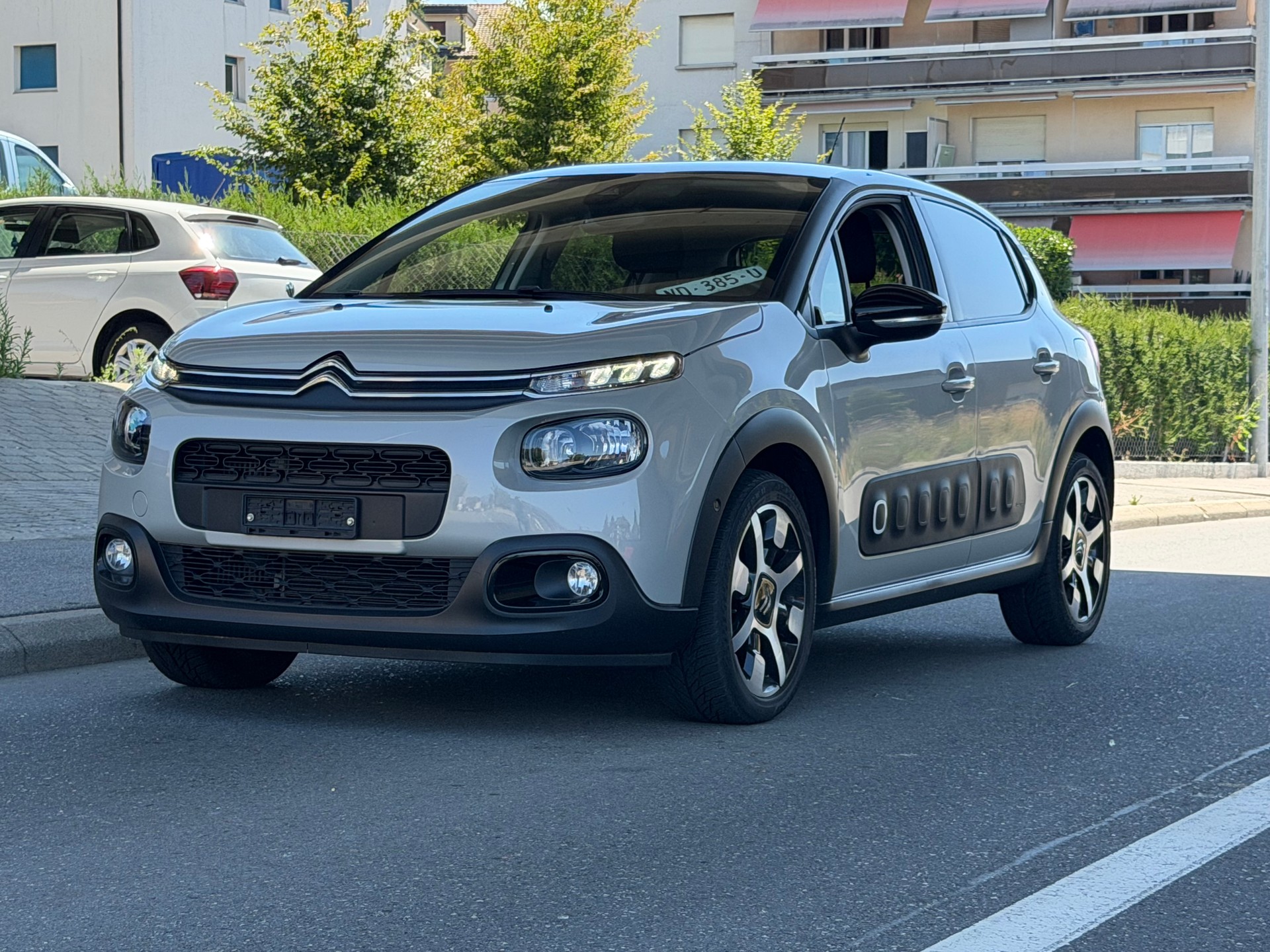 CITROEN C3 1.2i PureTech Shine EAT6-image-1