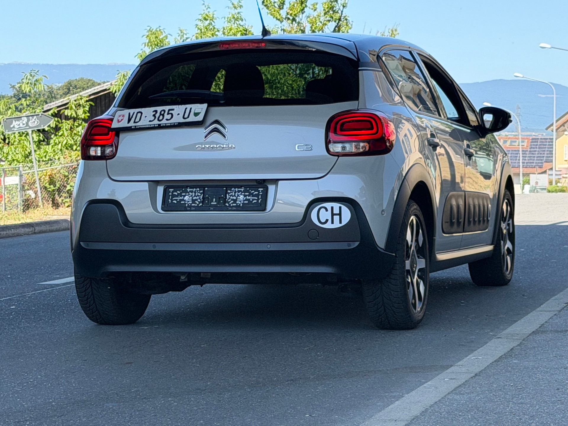 CITROEN C3 1.2i PureTech Shine EAT6-image-3