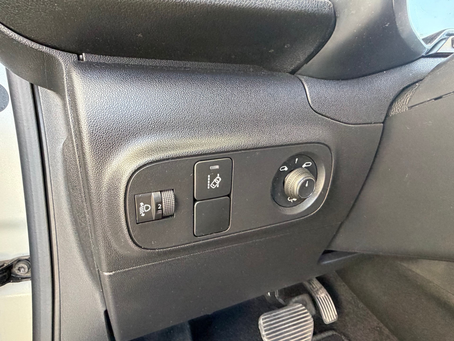 CITROEN C3 1.2i PureTech Shine EAT6-image-12