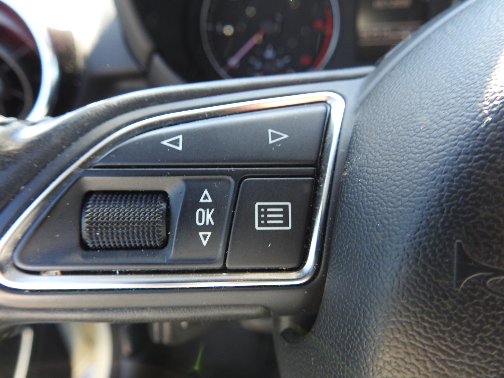 AUDI A1 1.6 TDI Ambition-image-25