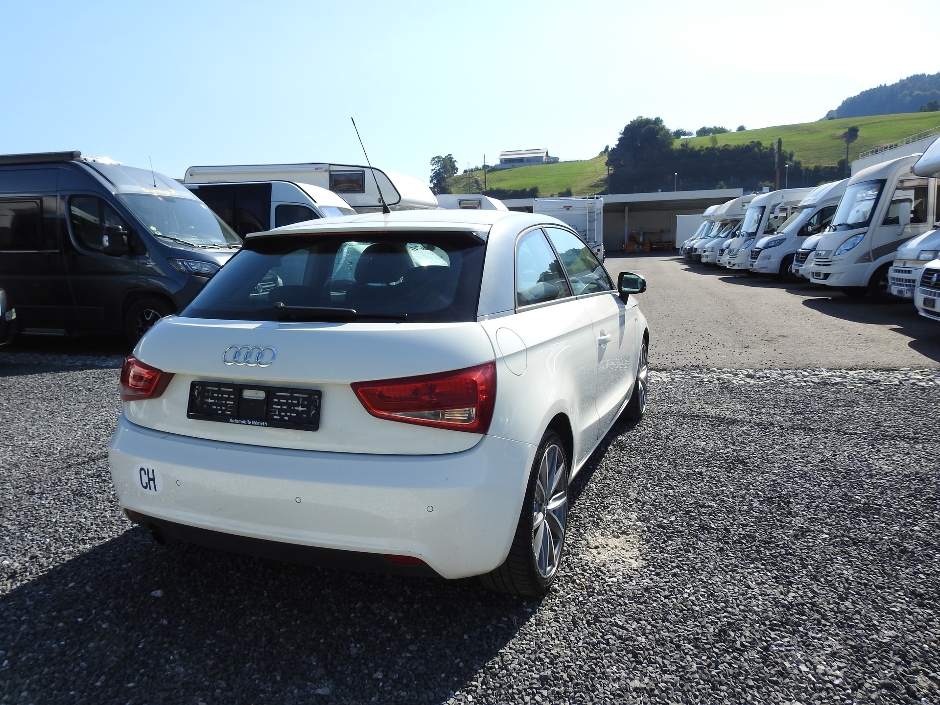 AUDI A1 1.6 TDI Ambition-image-6