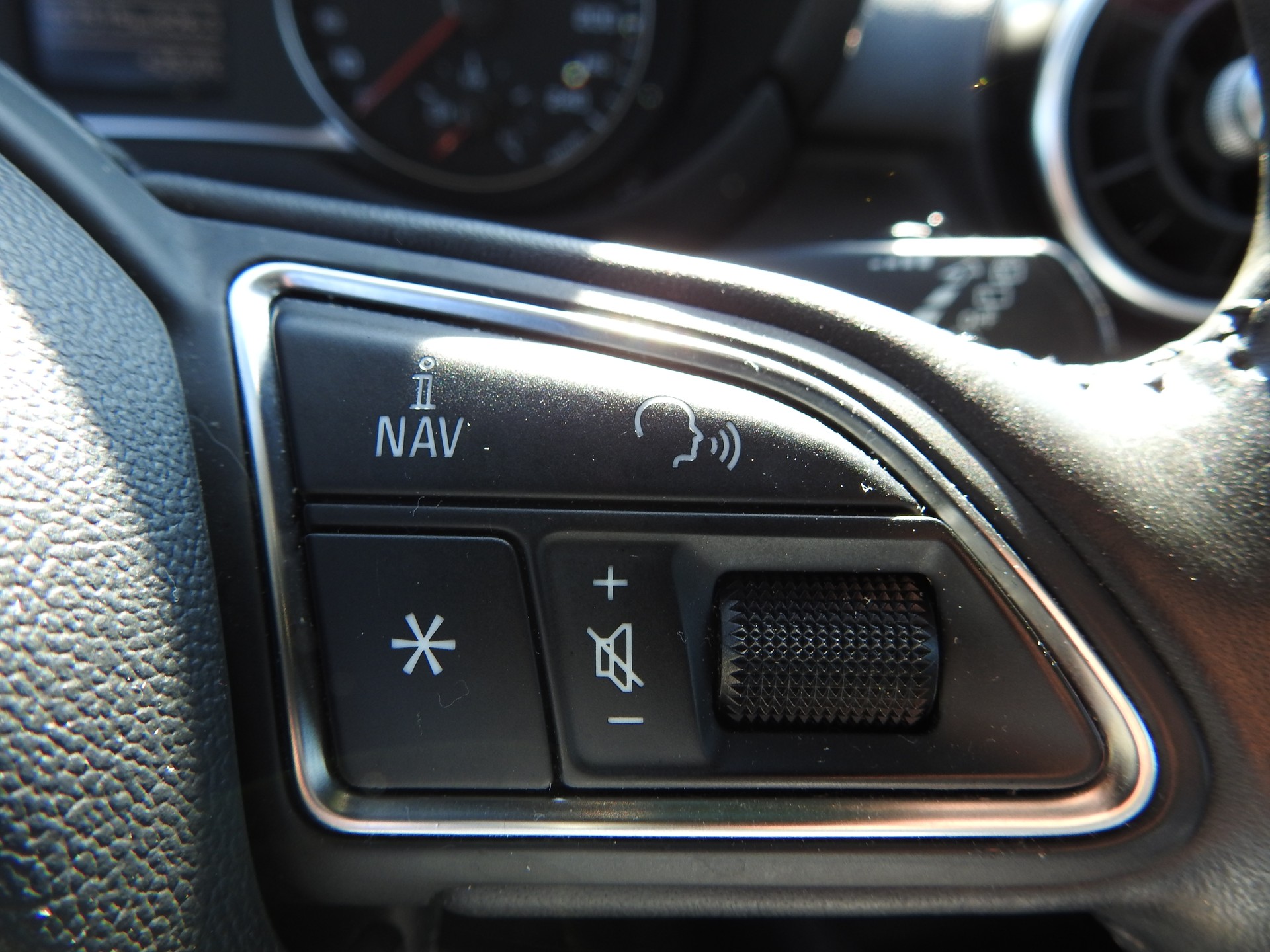 AUDI A1 1.6 TDI Ambition-image-24