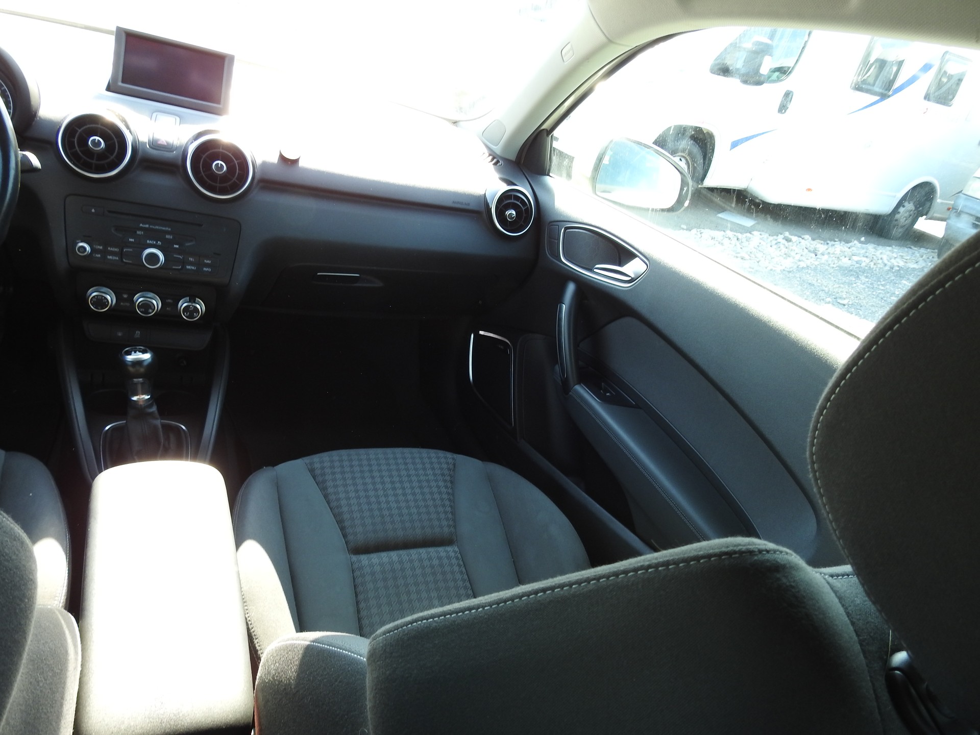 AUDI A1 1.6 TDI Ambition-image-17