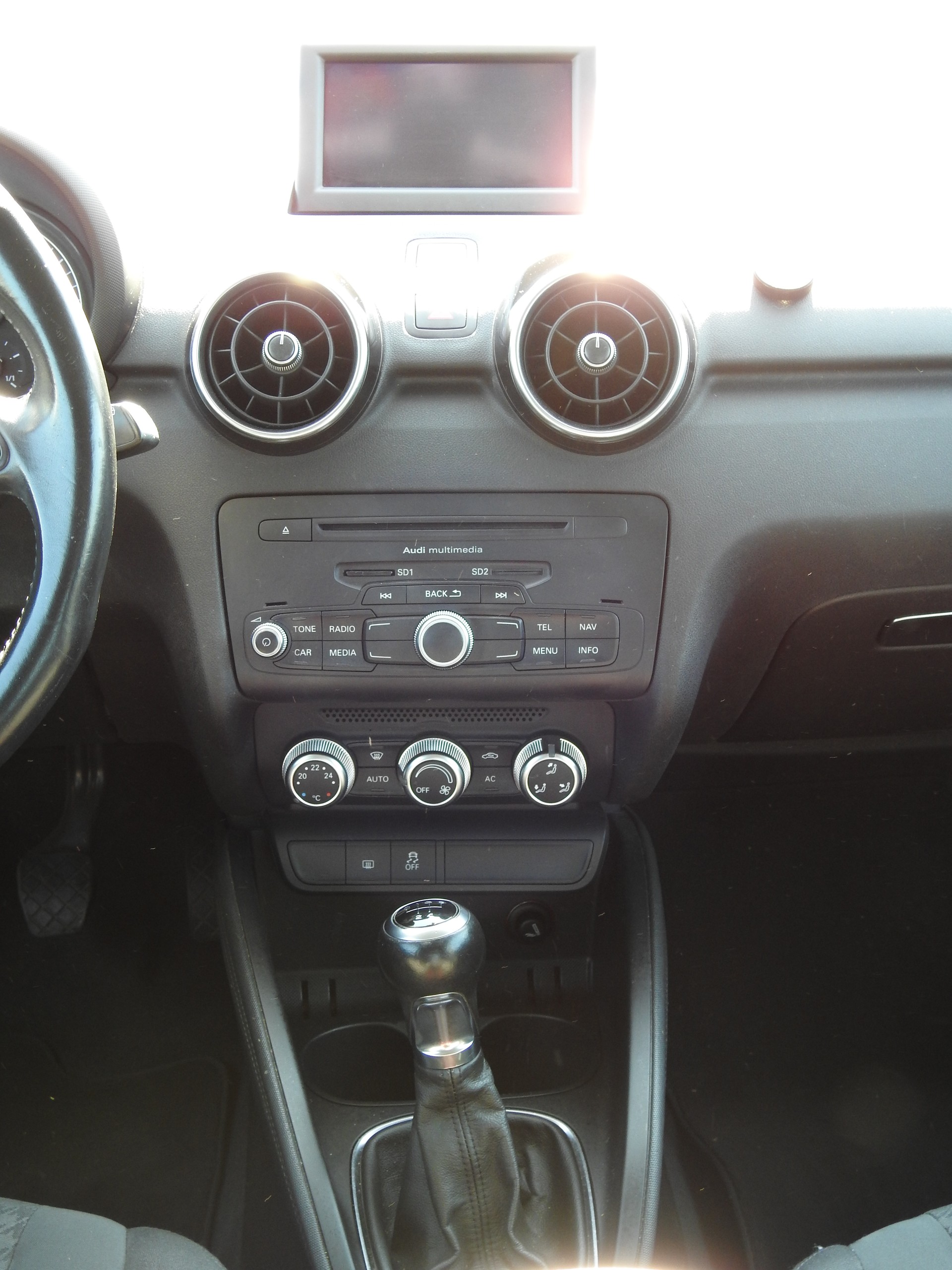 AUDI A1 1.6 TDI Ambition-image-16