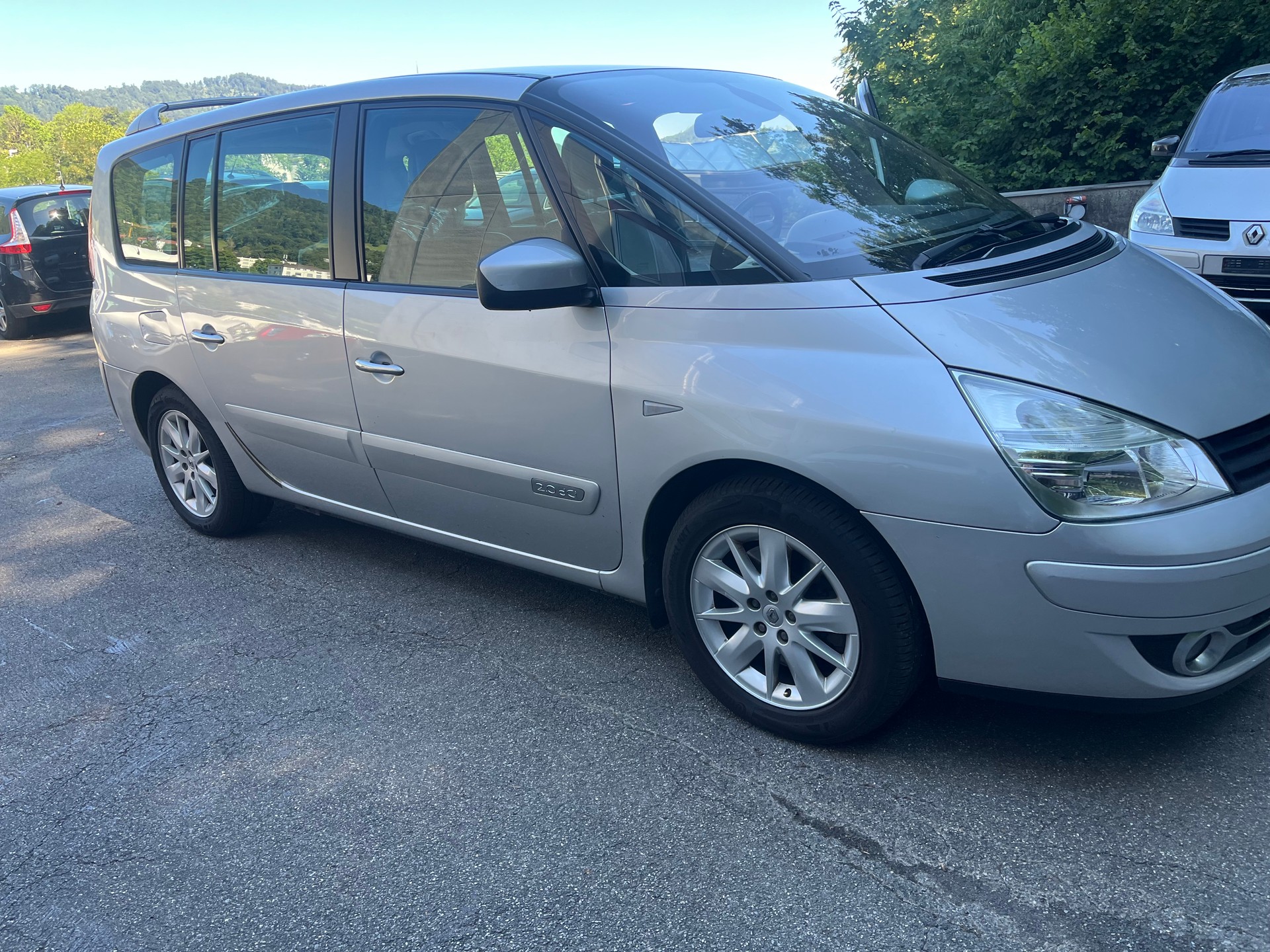 RENAULT Grand Espace 2.0 dCi Swiss Edition-image-2
