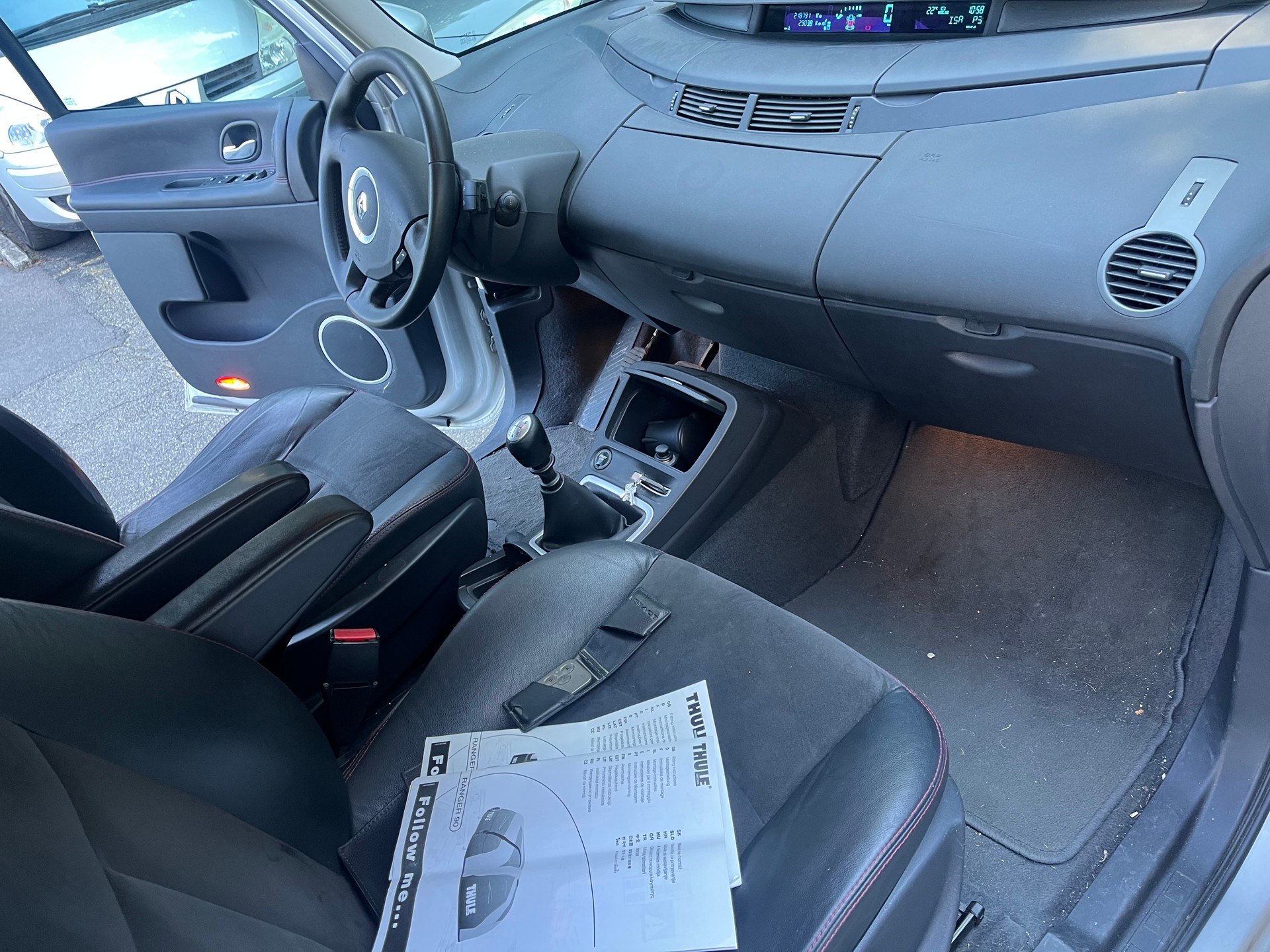 RENAULT Grand Espace 2.0 dCi Swiss Edition-image-11