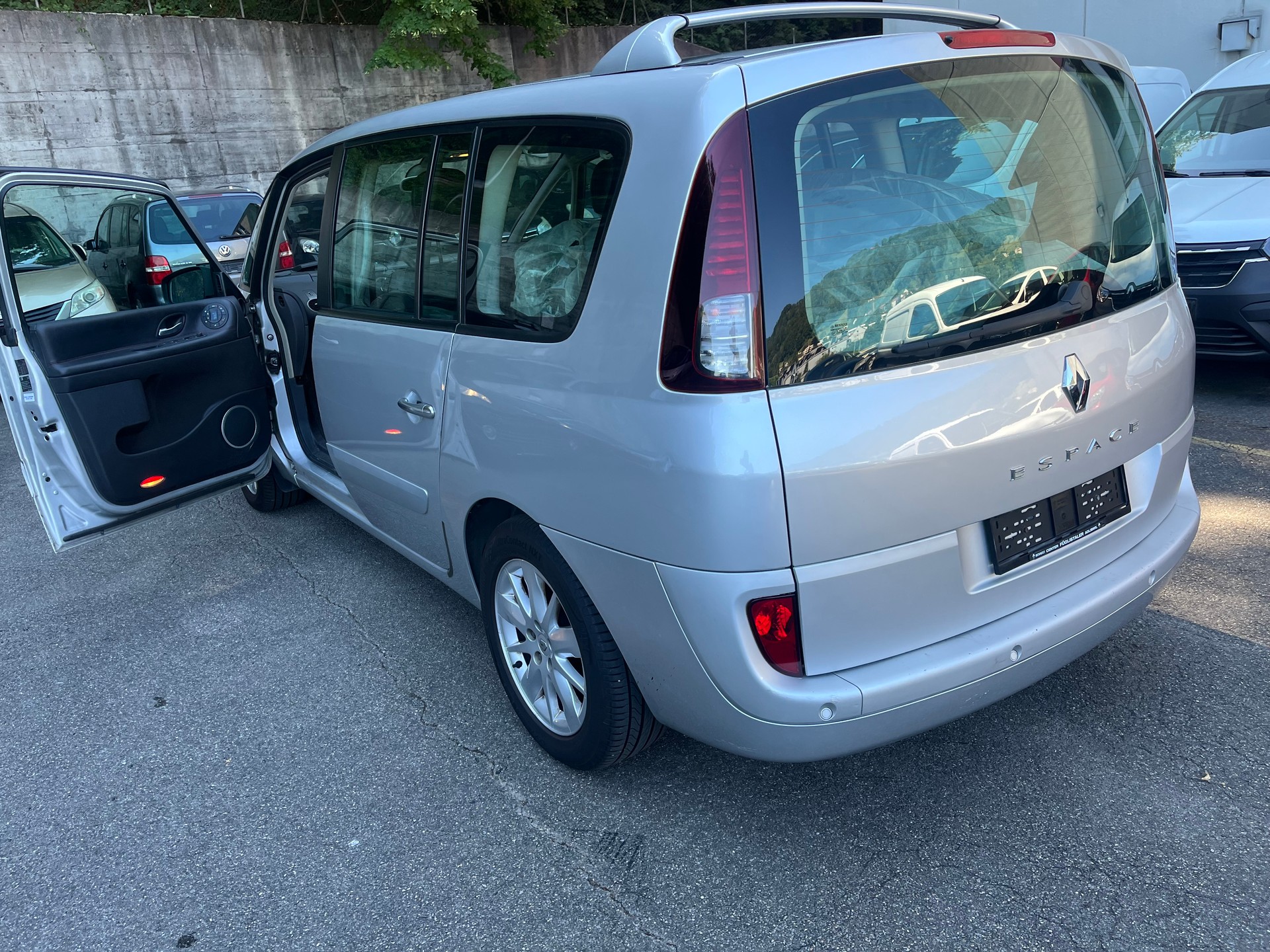 RENAULT Grand Espace 2.0 dCi Swiss Edition-image-4