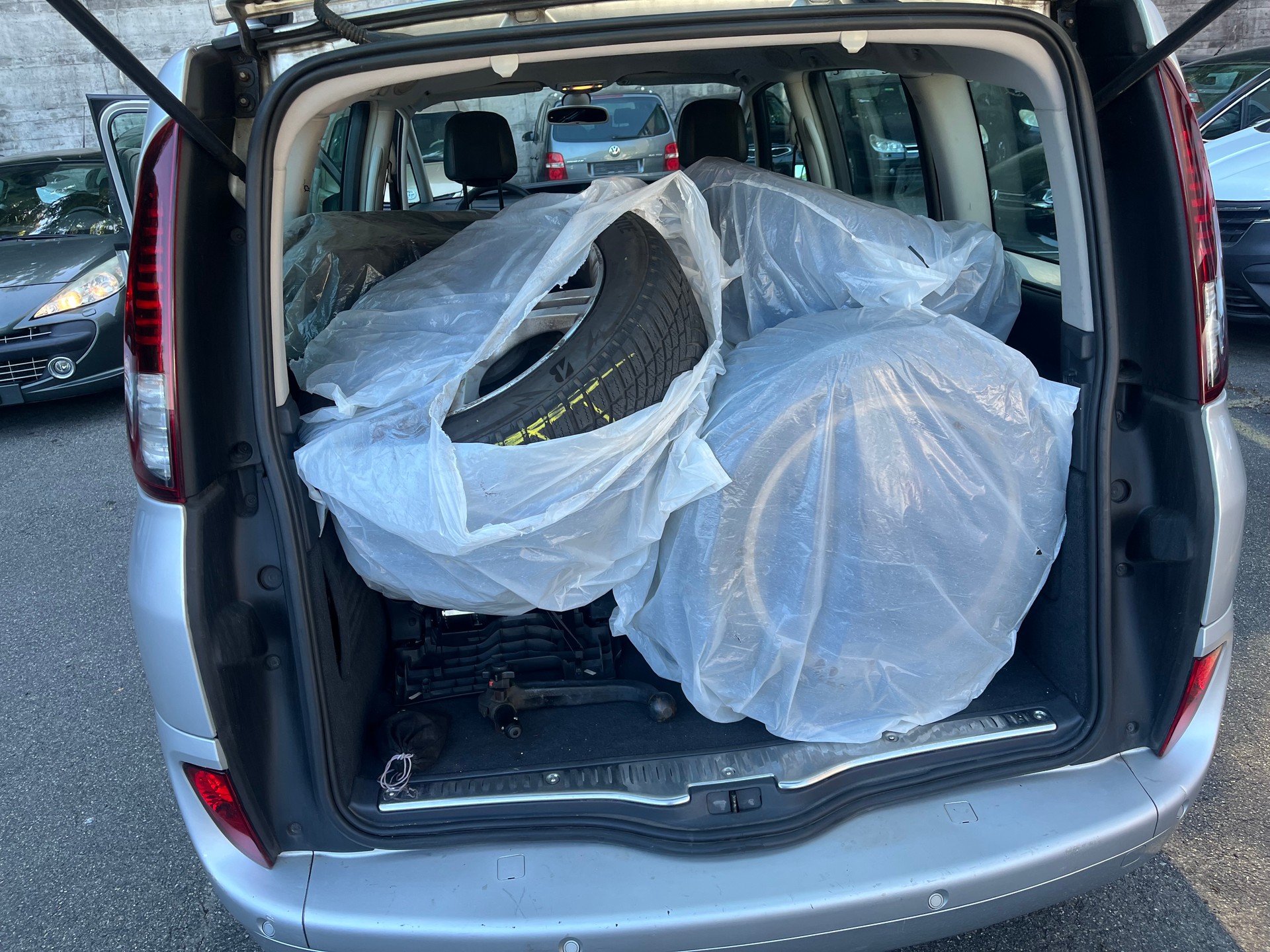 RENAULT Grand Espace 2.0 dCi Swiss Edition-image-8