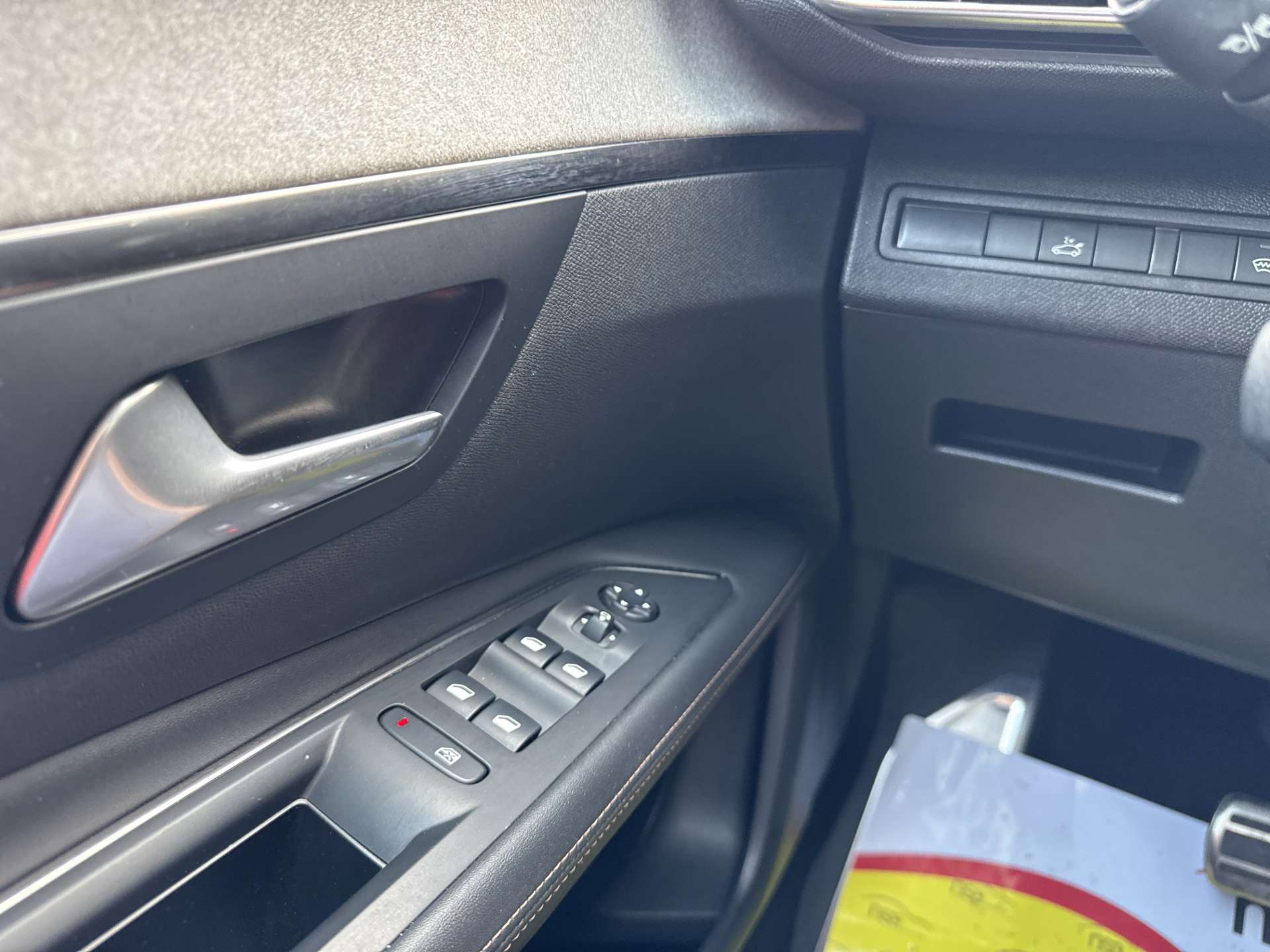 PEUGEOT 3008 2.0 BlueHDi GT EAT-Automat-image-15