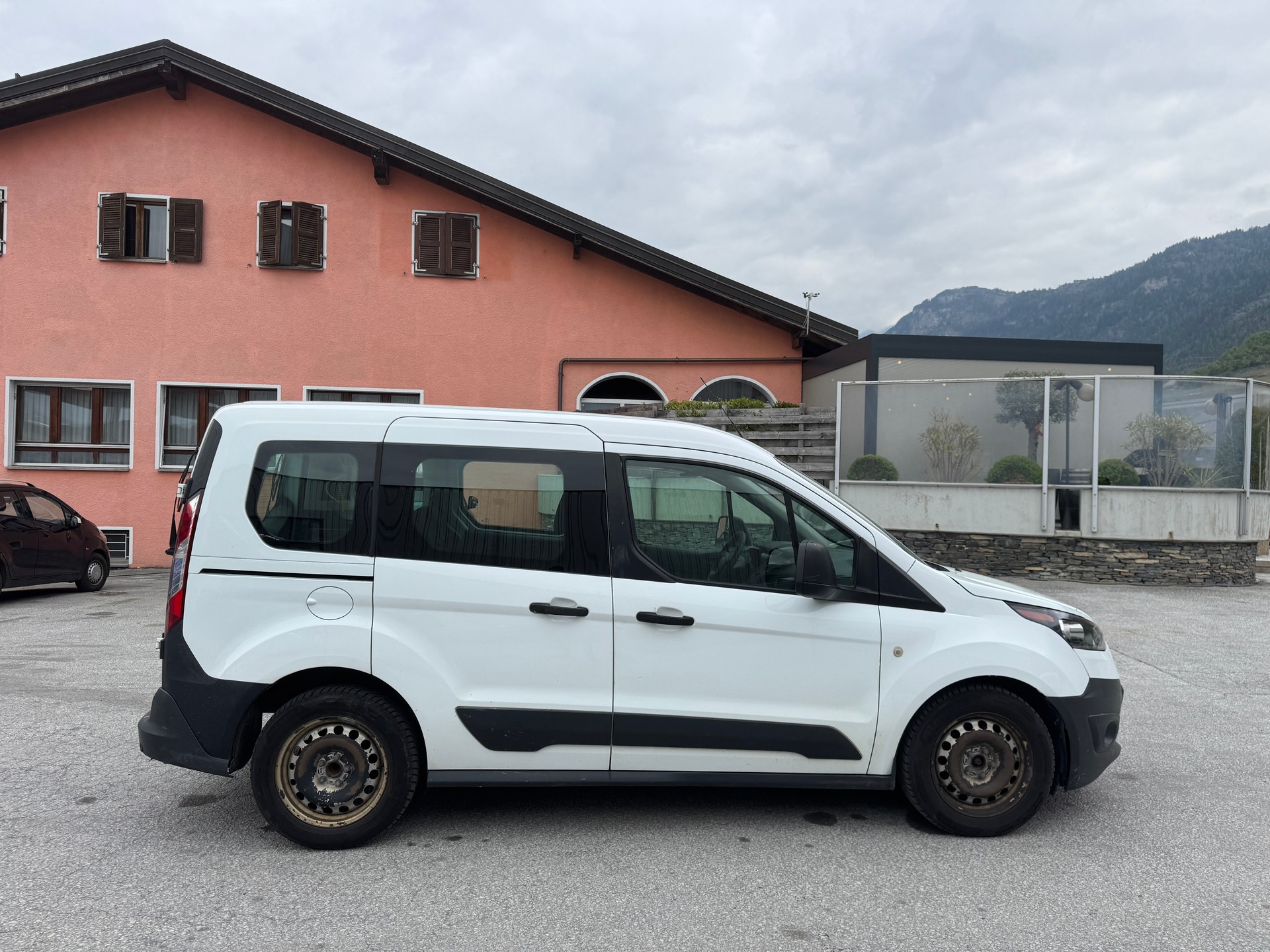 FORD Transit Connect Combi T220 1.5 TDCi Ambiente-image-5