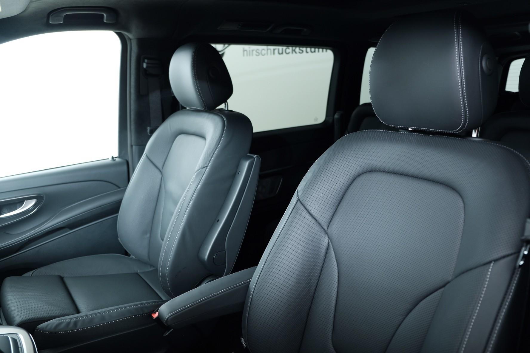MERCEDES-BENZ V 300 d lang Exclusive 9G-Tronic-image-9