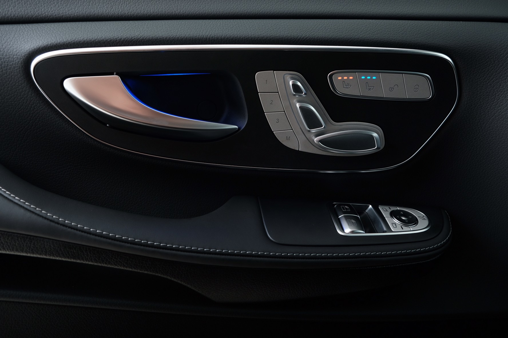 MERCEDES-BENZ V 300 d lang Exclusive 9G-Tronic-image-8