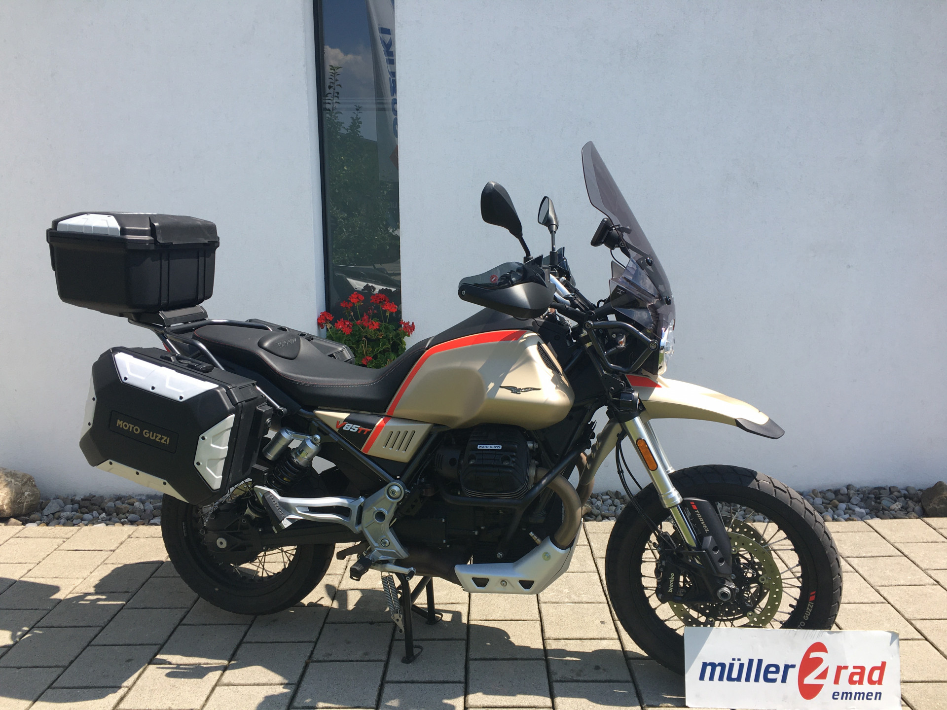 MOTO GUZZI V85 TT Travel