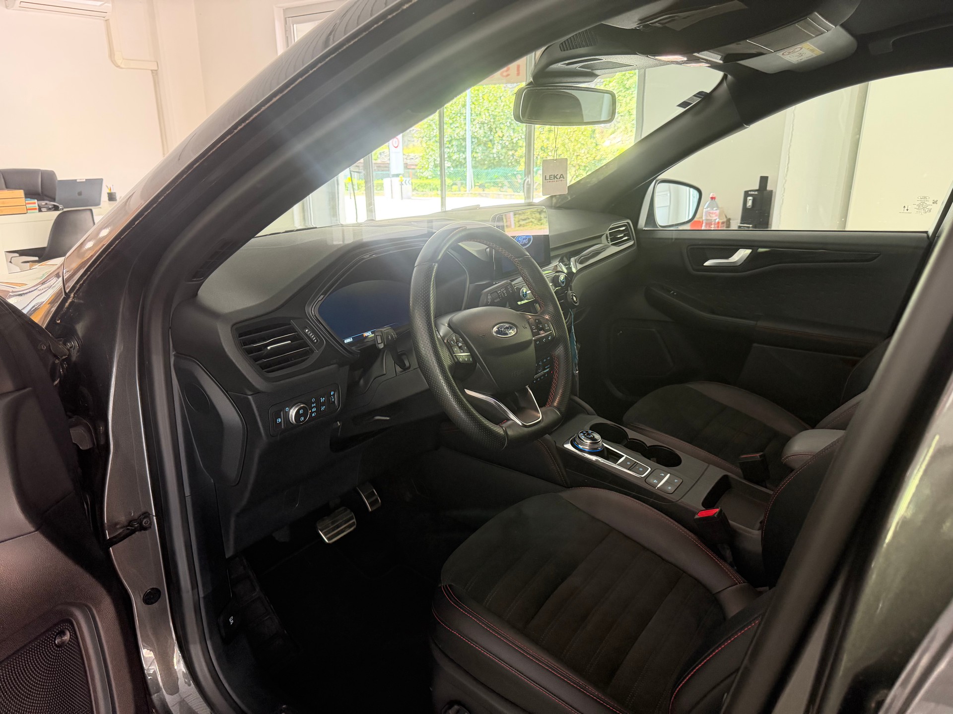 FORD Kuga 2.5 PHEV ST-Line 2WD-image-6