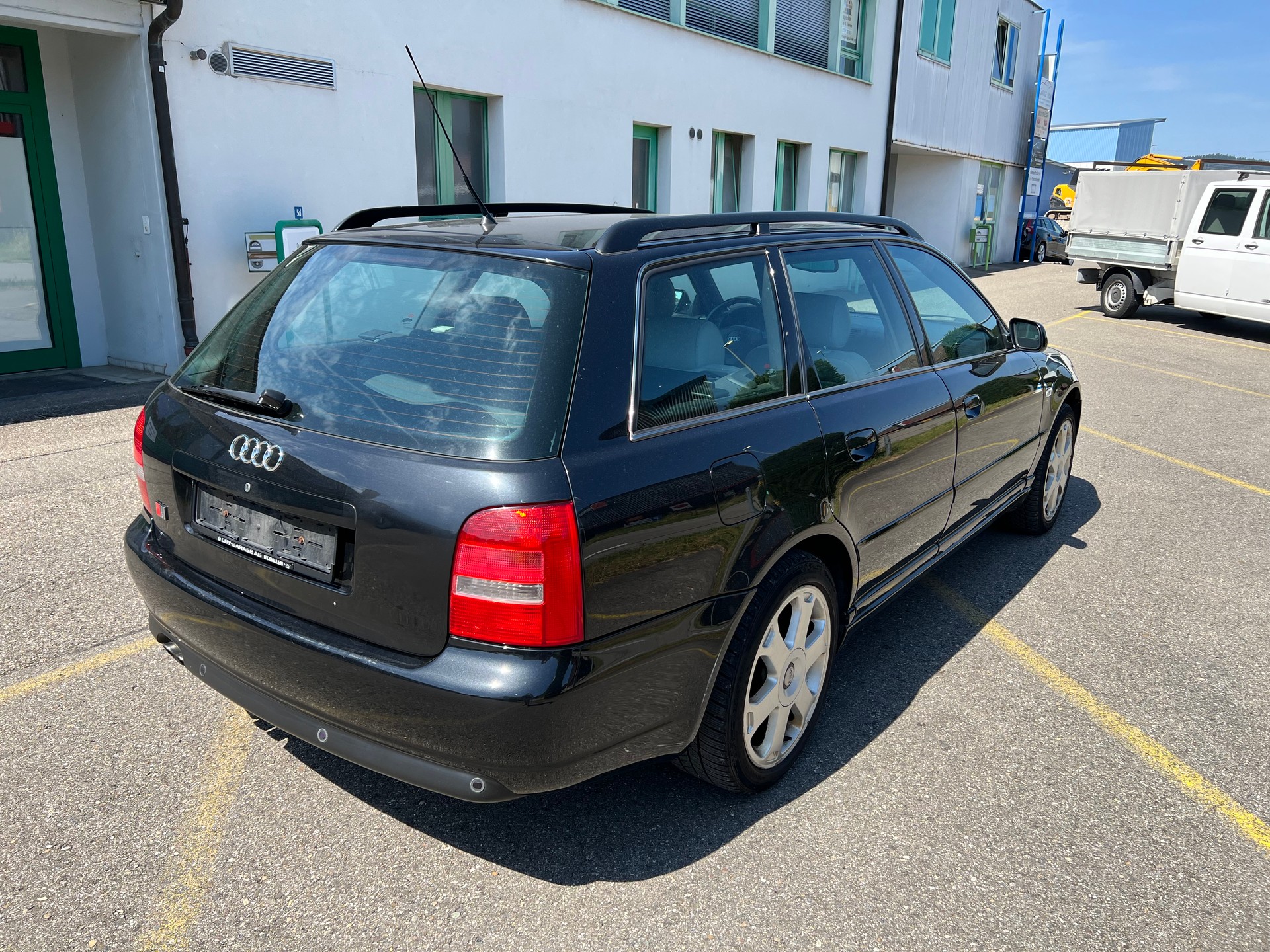 AUDI S4 Avant quattro-image-3