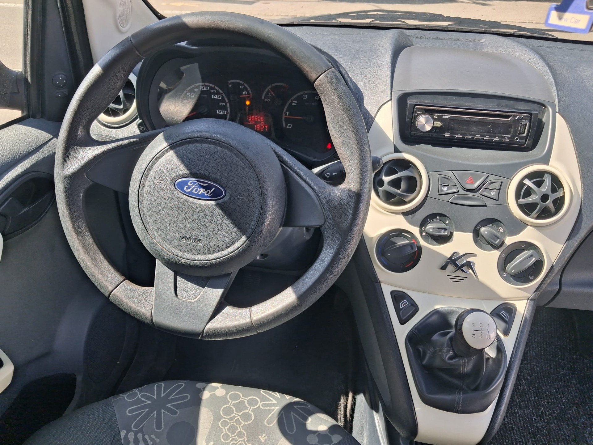 FORD KA 1.25 Titanium-image-9
