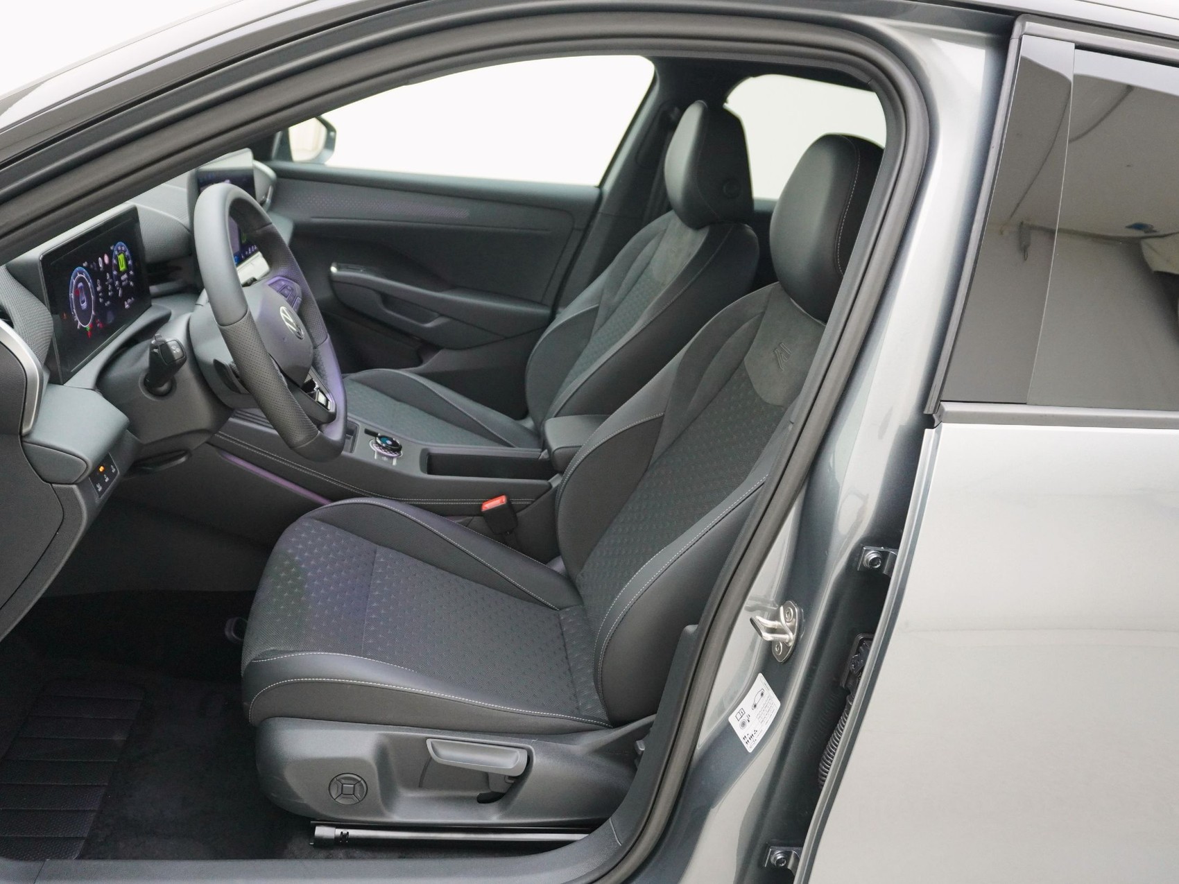 VW T-Roc 1.5 eTSI R-Line DSG-image-12