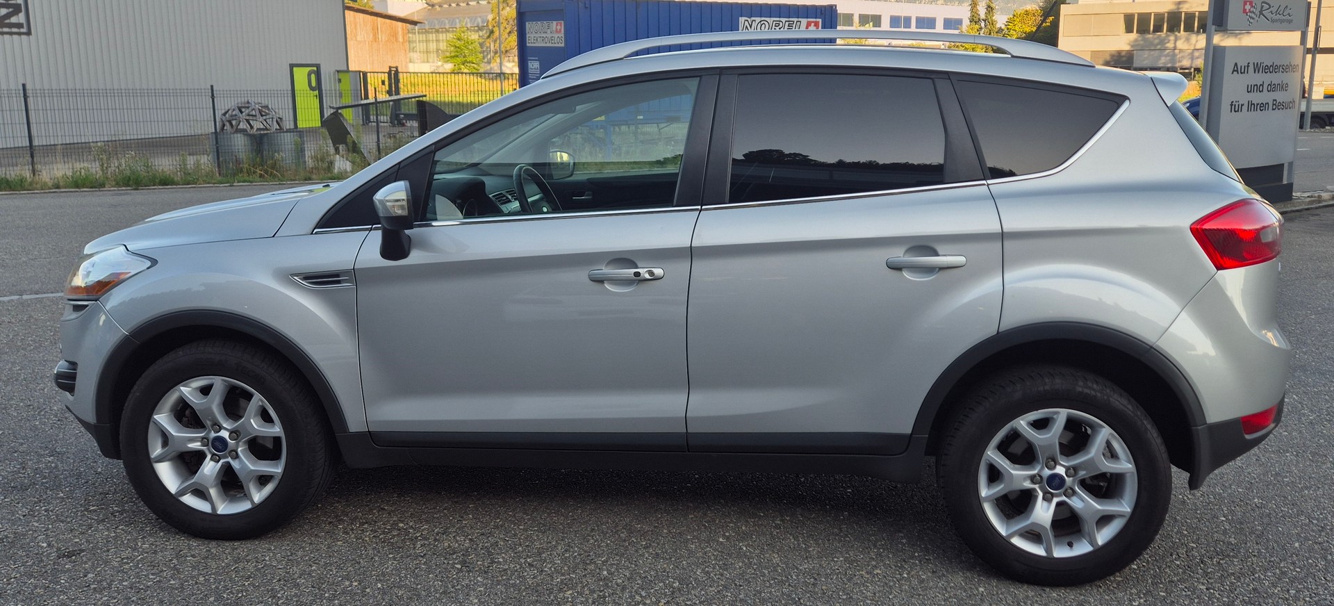 FORD Kuga 2.5 Turbo Carving 4WD Automatic-image-6