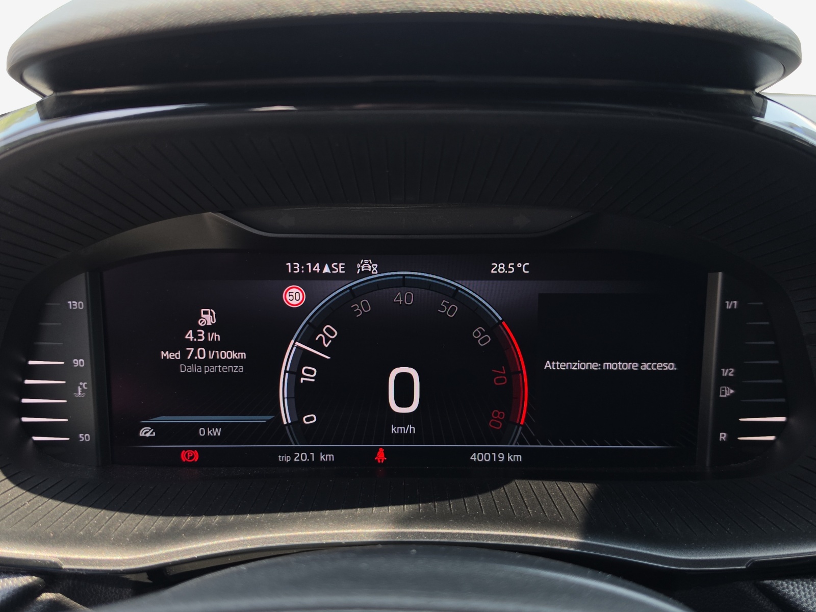 SKODA Fabia 1.0 TSI Ambition-image-14