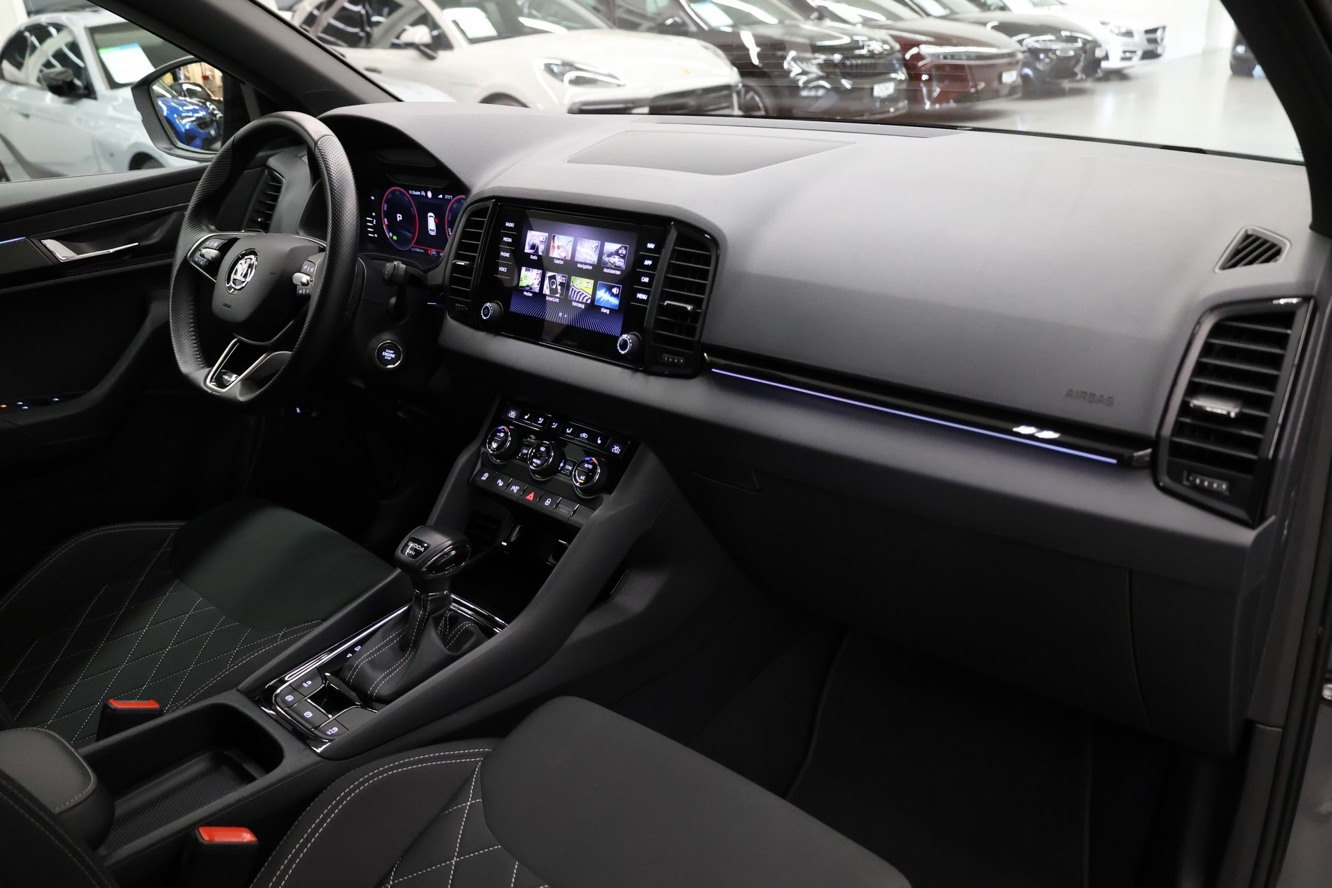SKODA Karoq 2.0 TSI SportLine 4x4 DSG-image-16