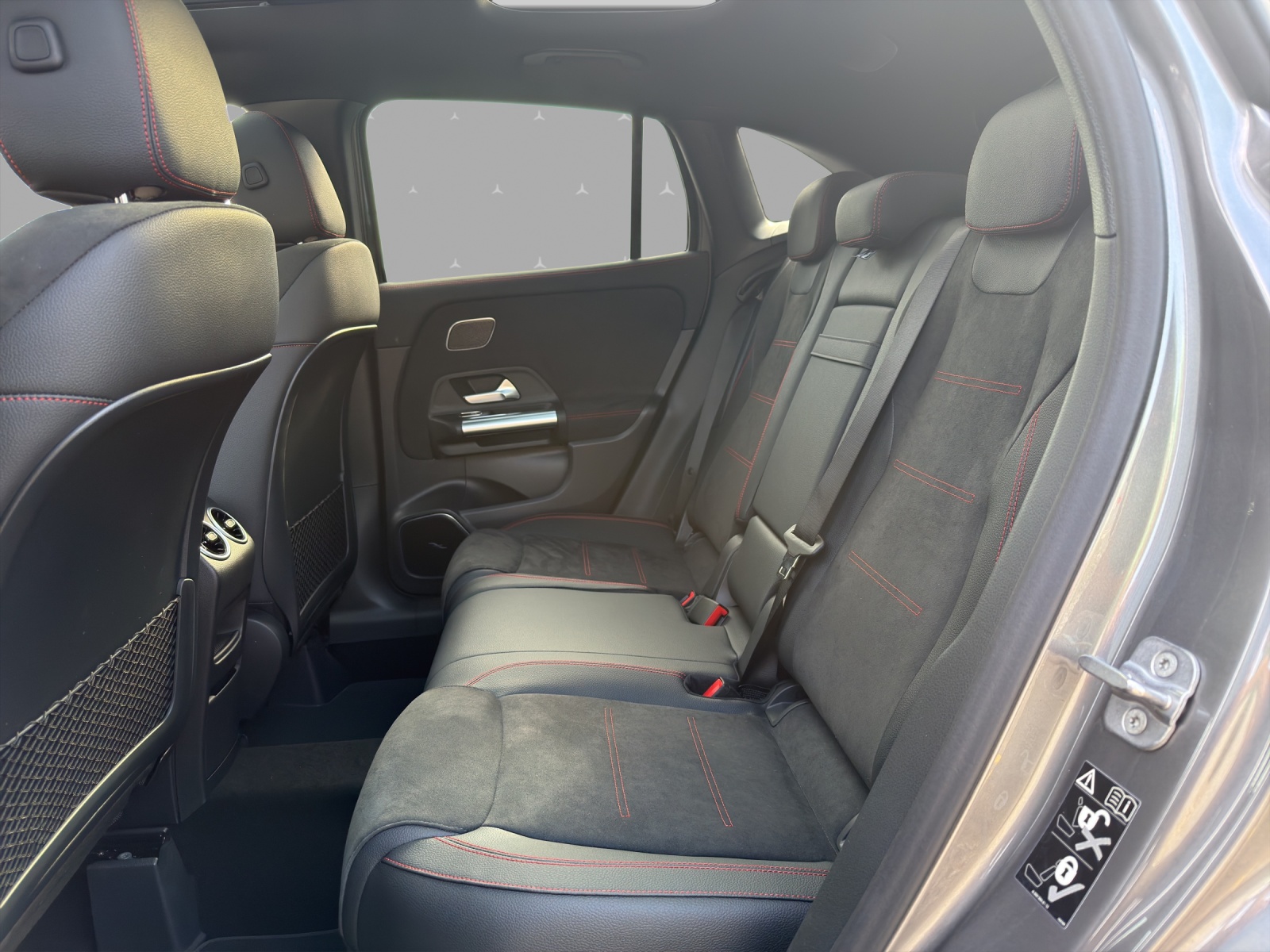 MERCEDES-BENZ GLA 200 Night Star 7G-DCT-image-11