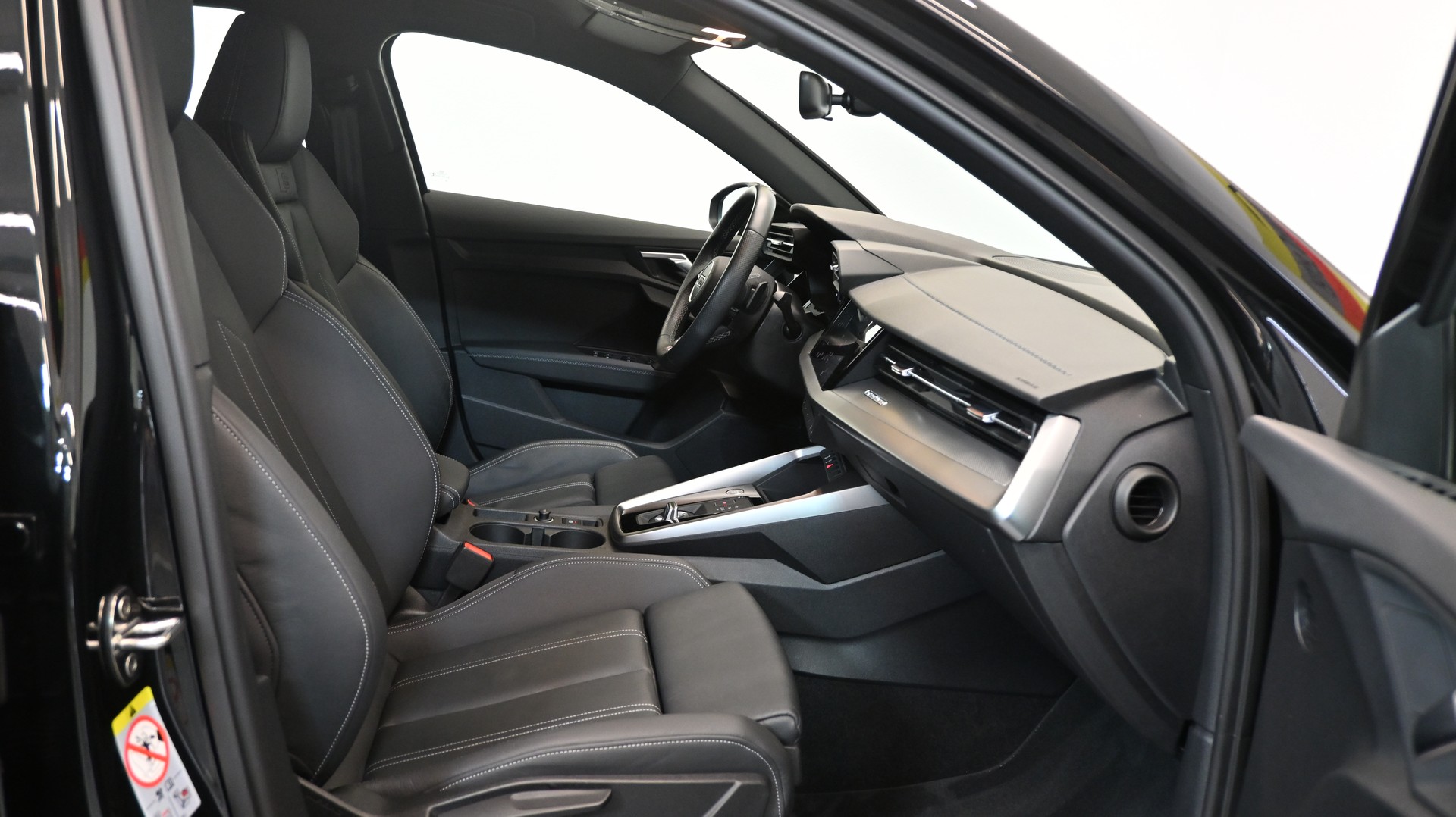 AUDI A3 Sportback 40 TDI S line S-tronic quattro-image-3