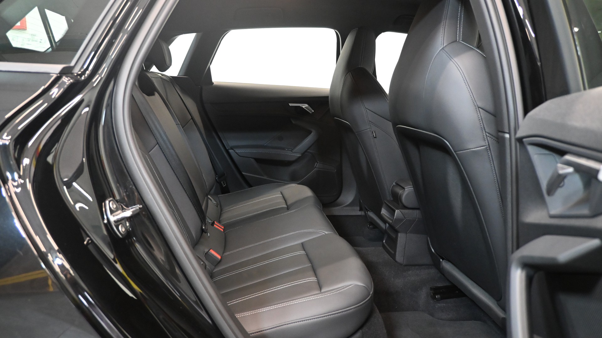 AUDI A3 Sportback 40 TDI S line S-tronic quattro-image-6