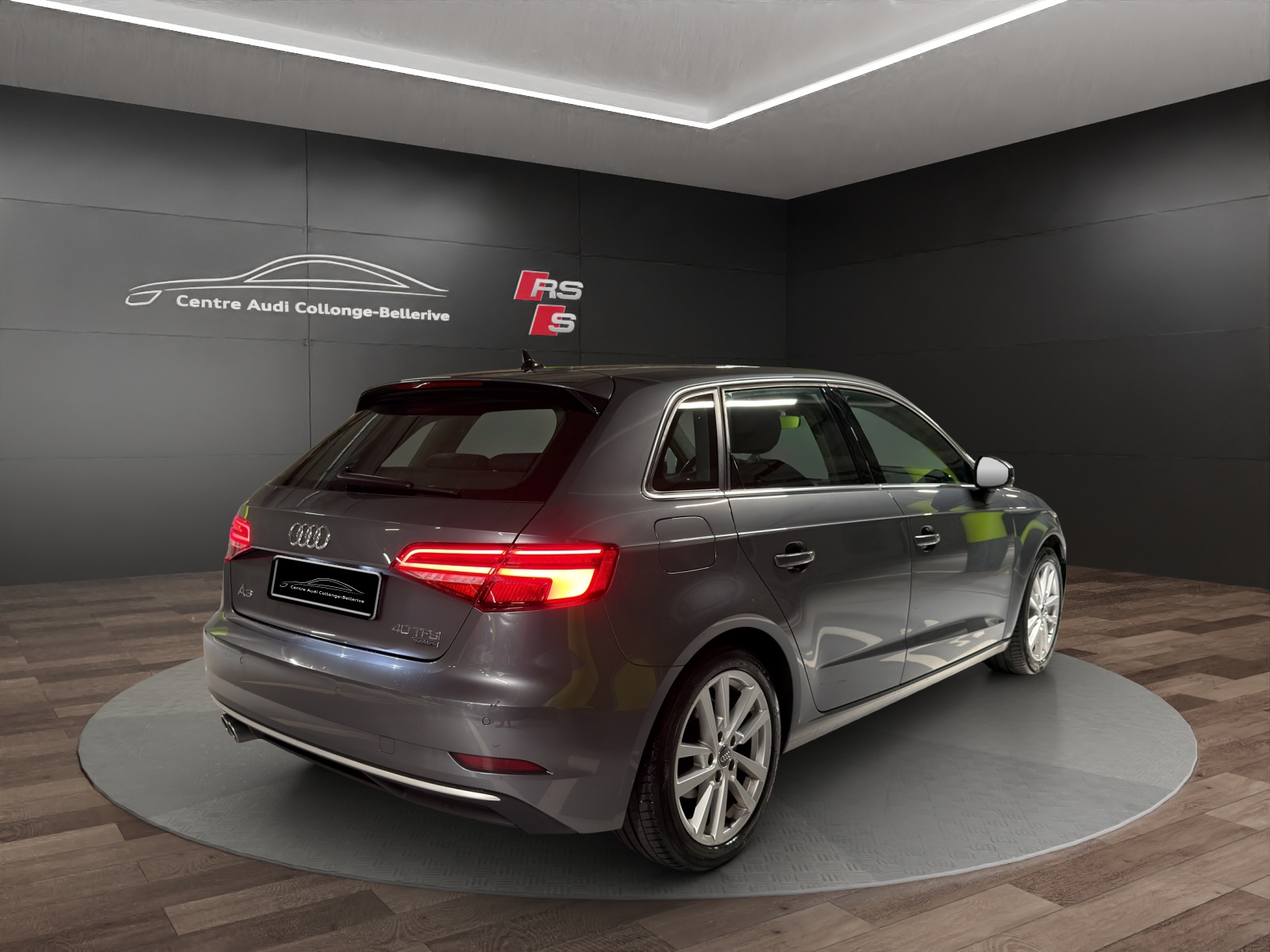 AUDI A3 Sportback 2.0 TFSI Sport quattro S-tronic-image-3