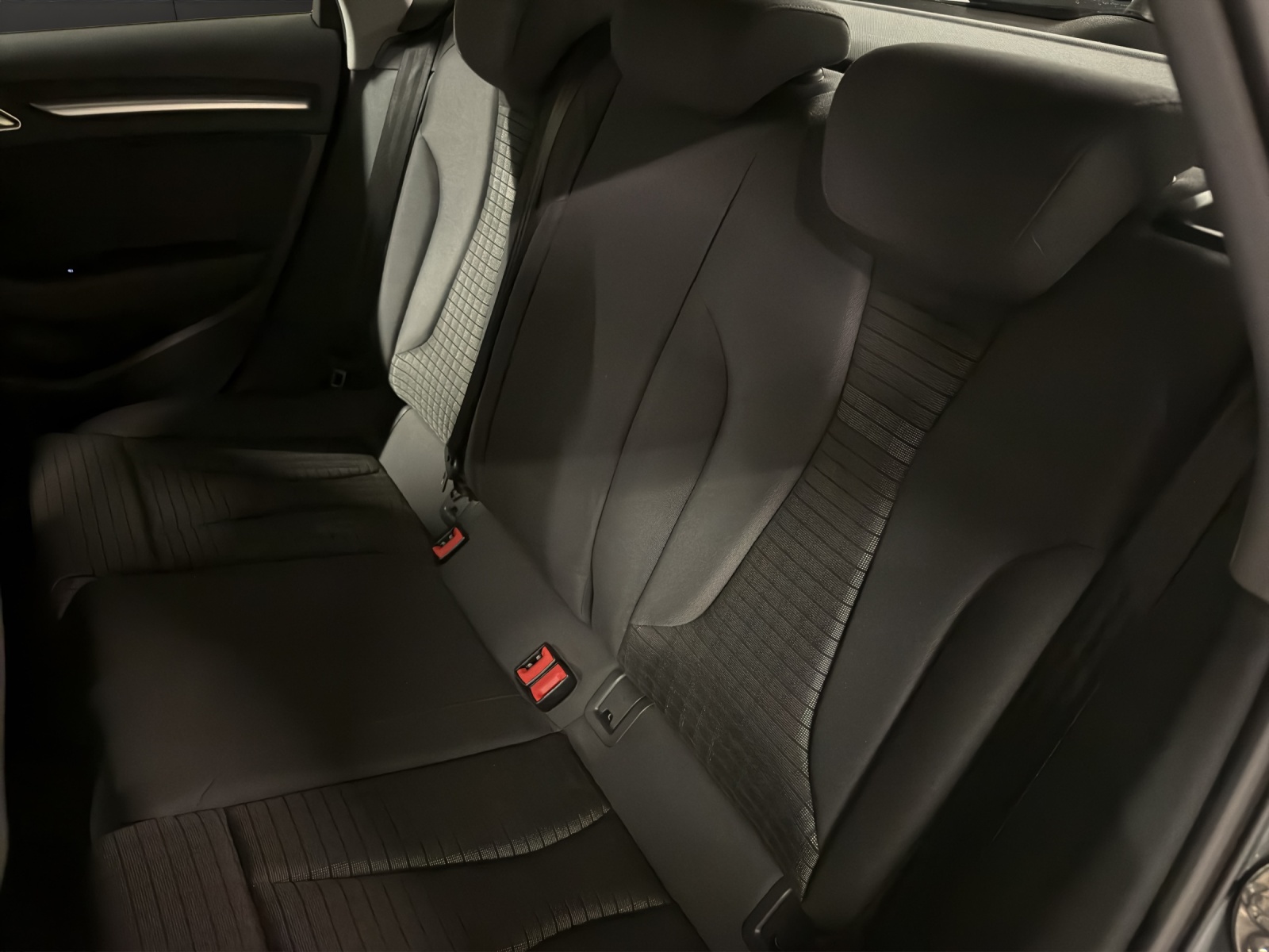 AUDI A3 Sportback 2.0 TFSI Sport quattro S-tronic-image-8