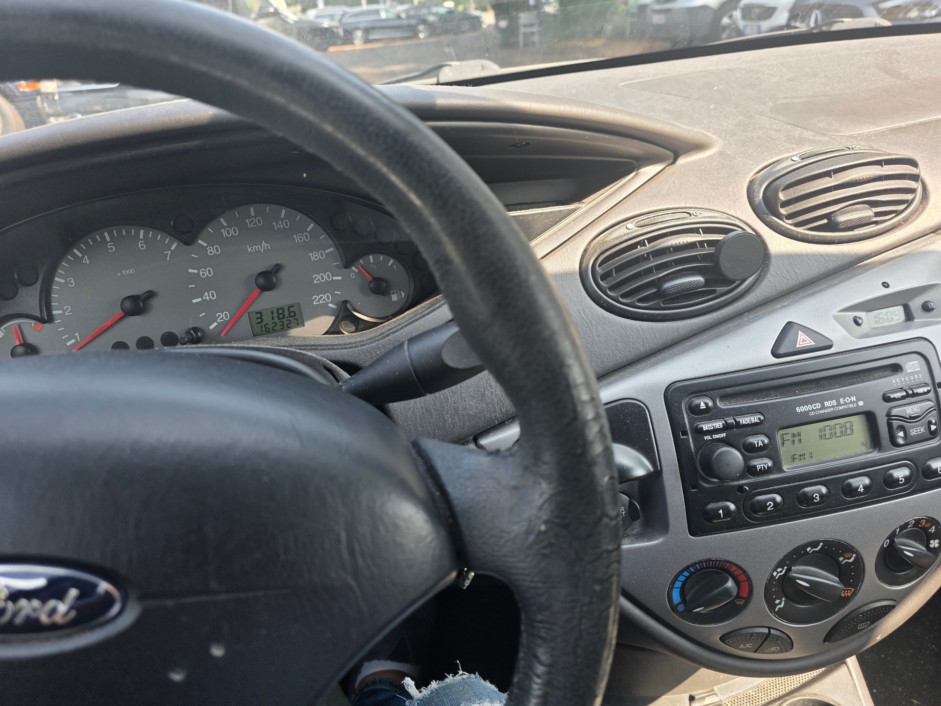 FORD Focus 1.6i 16V Ghia-image-8