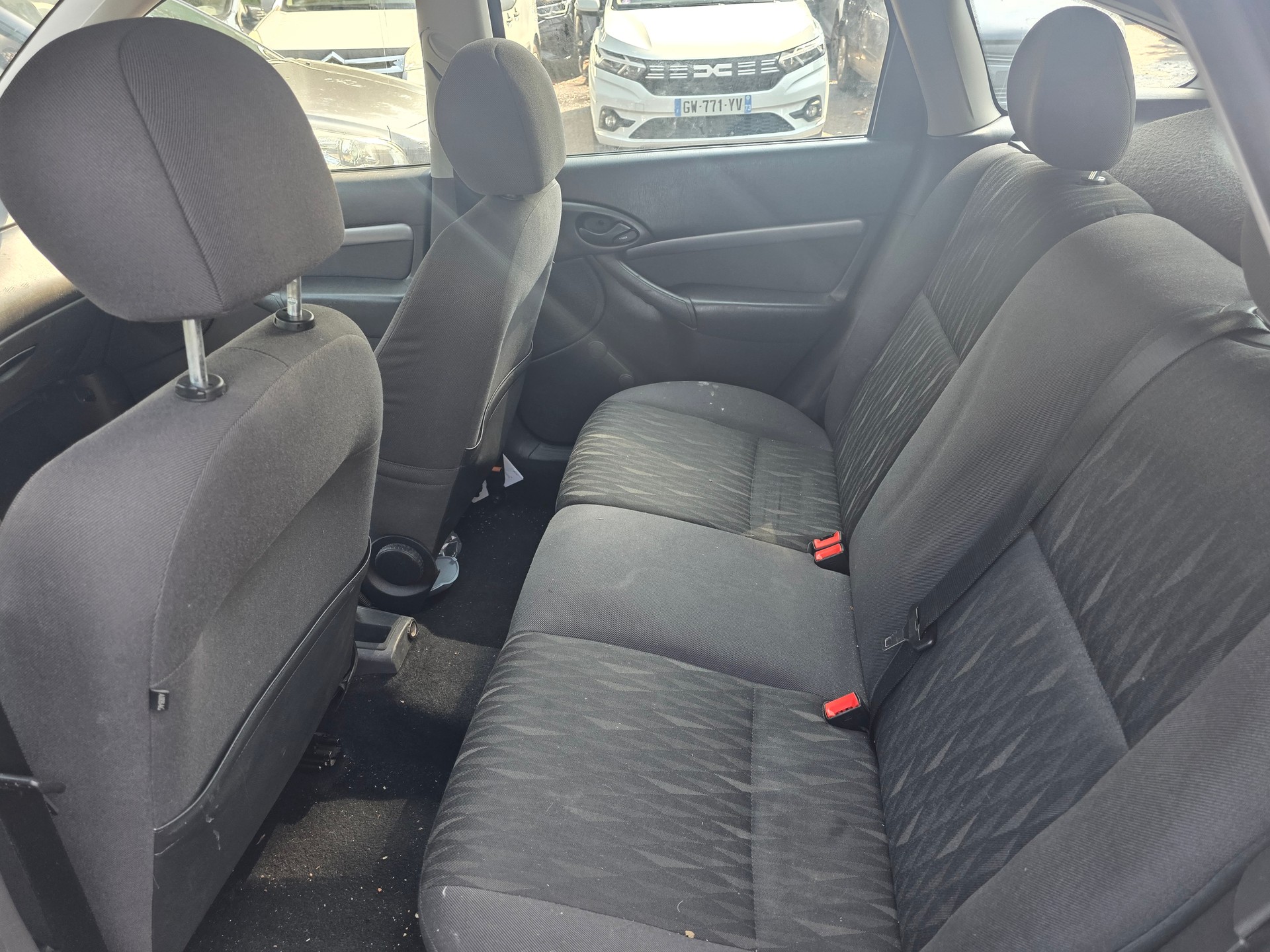 FORD Focus 1.6i 16V Ghia-image-6