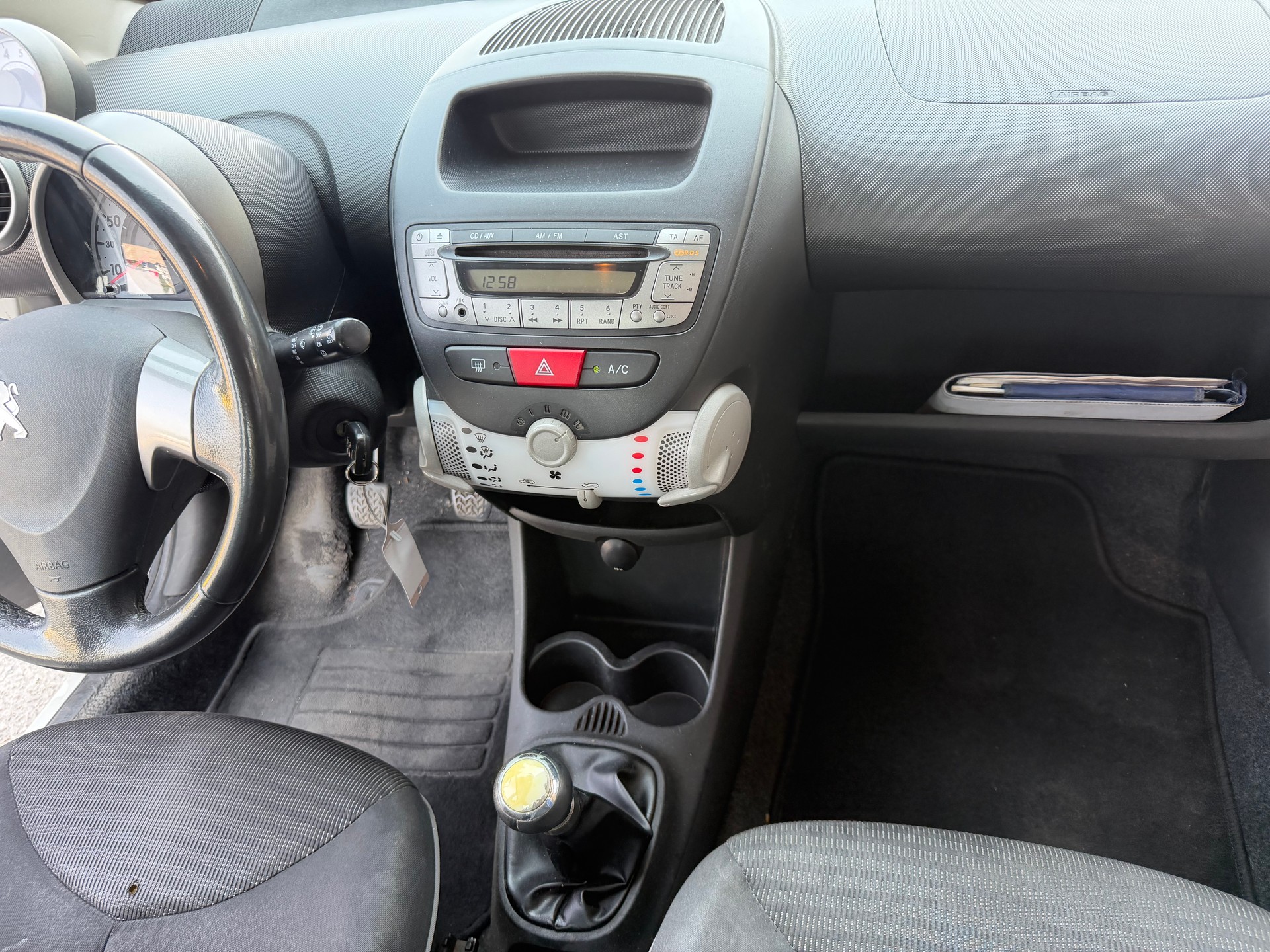 PEUGEOT 107 1.0 Swiss Edition-image-5
