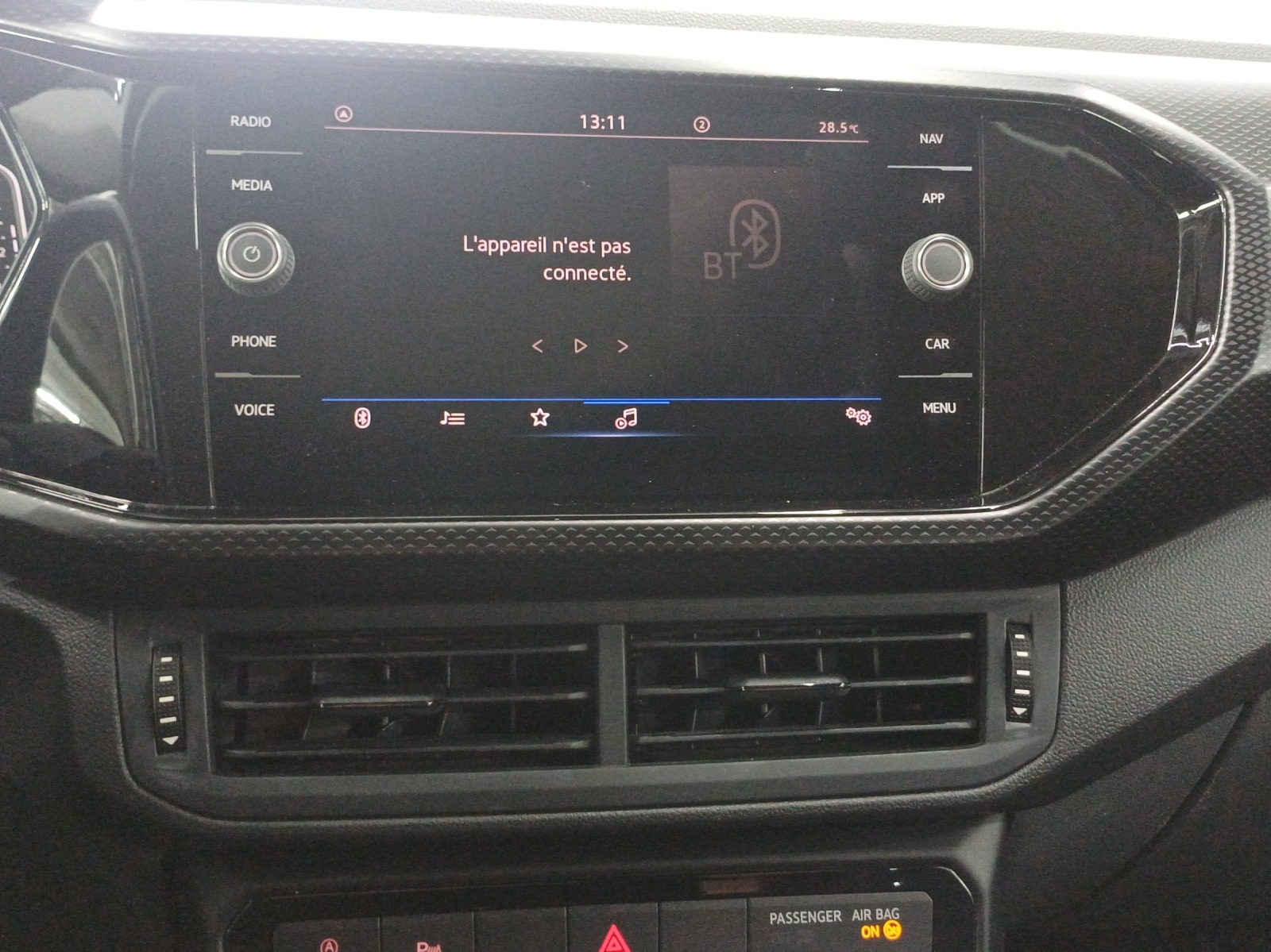 VW T-Cross 1.0 TSI Life-image-10