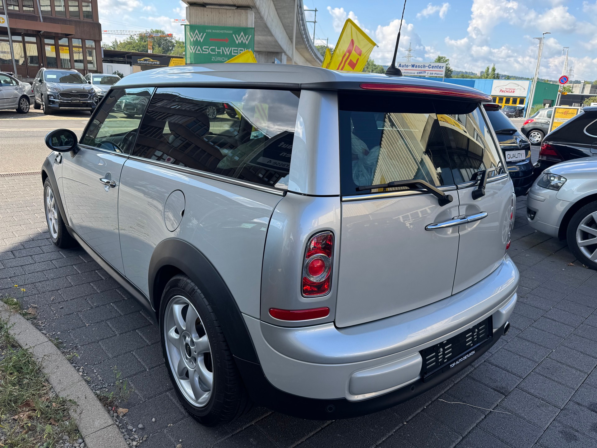 MINI Clubman Cooper-image-2