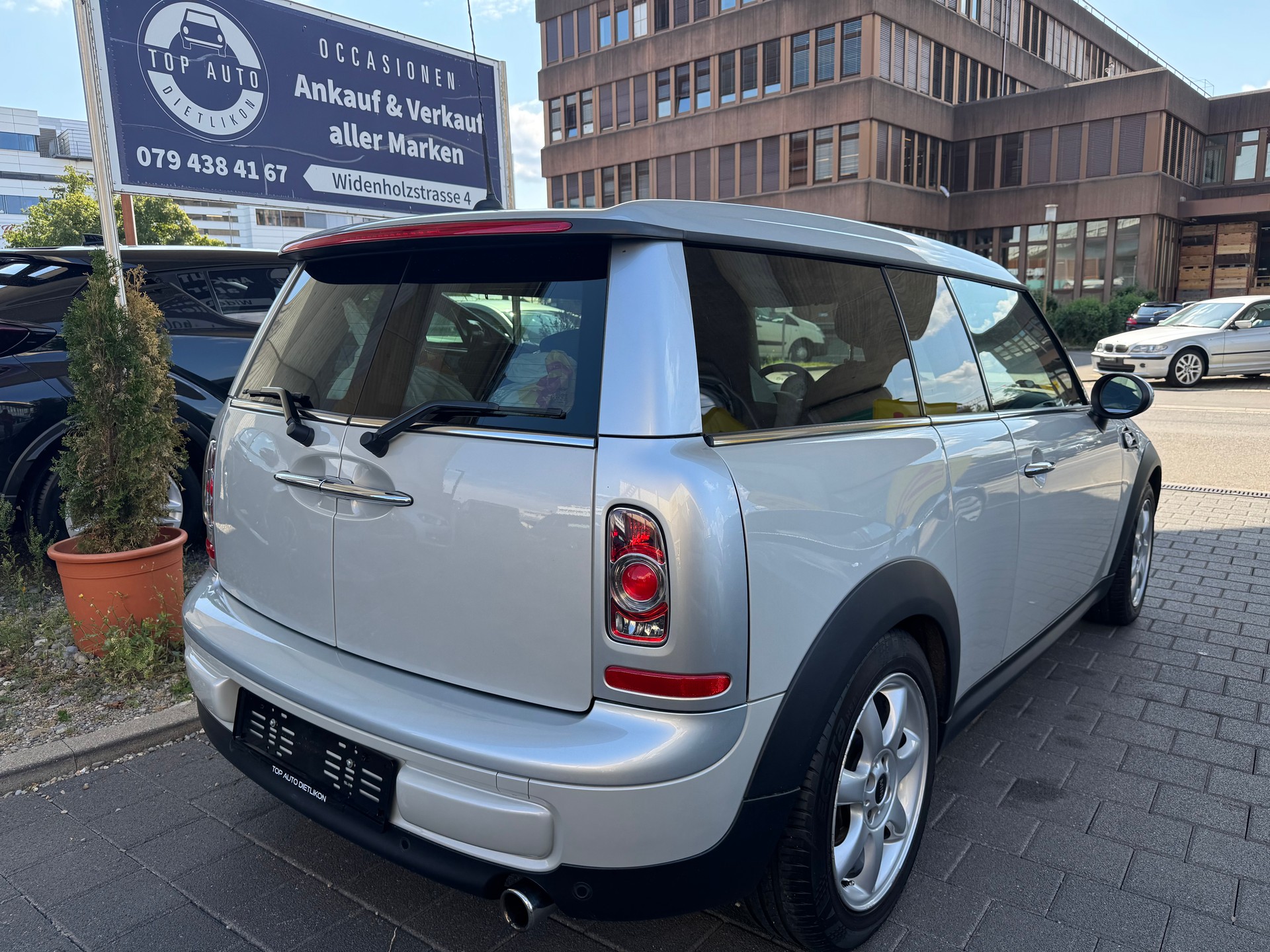 MINI Clubman Cooper-image-1