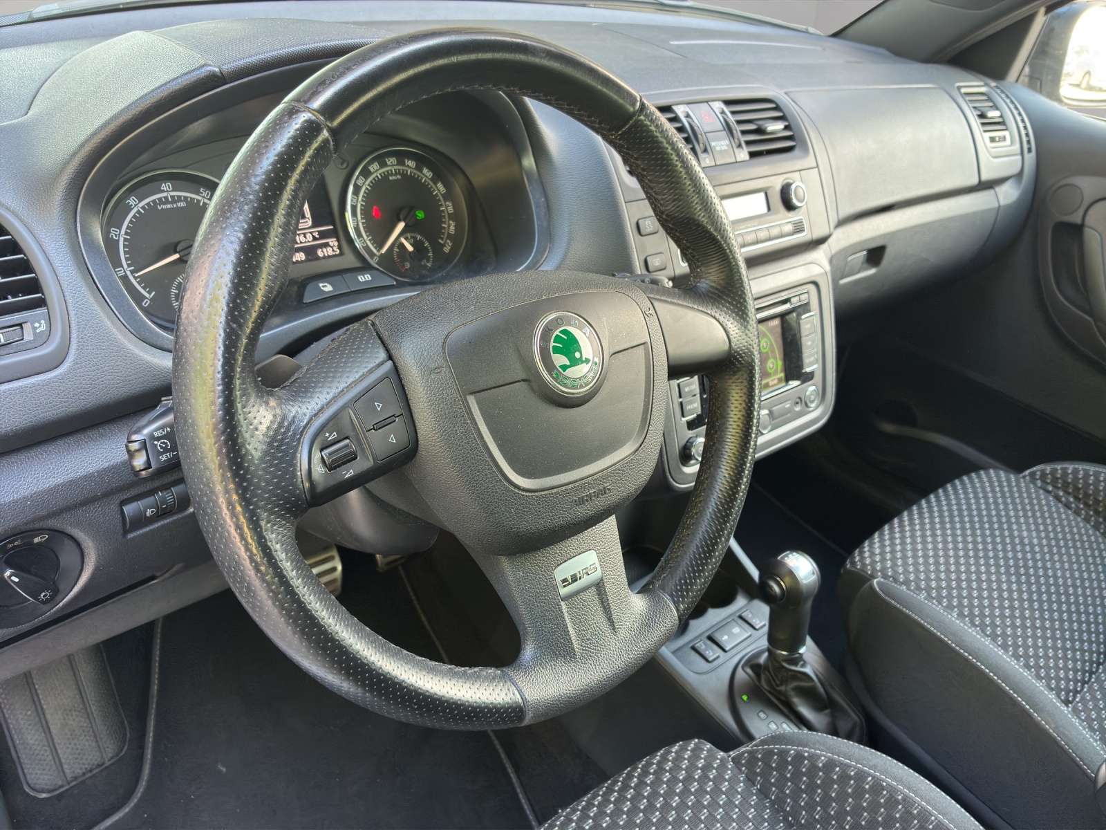 SKODA Fabia 1.4 TSI RS DSG-image-9