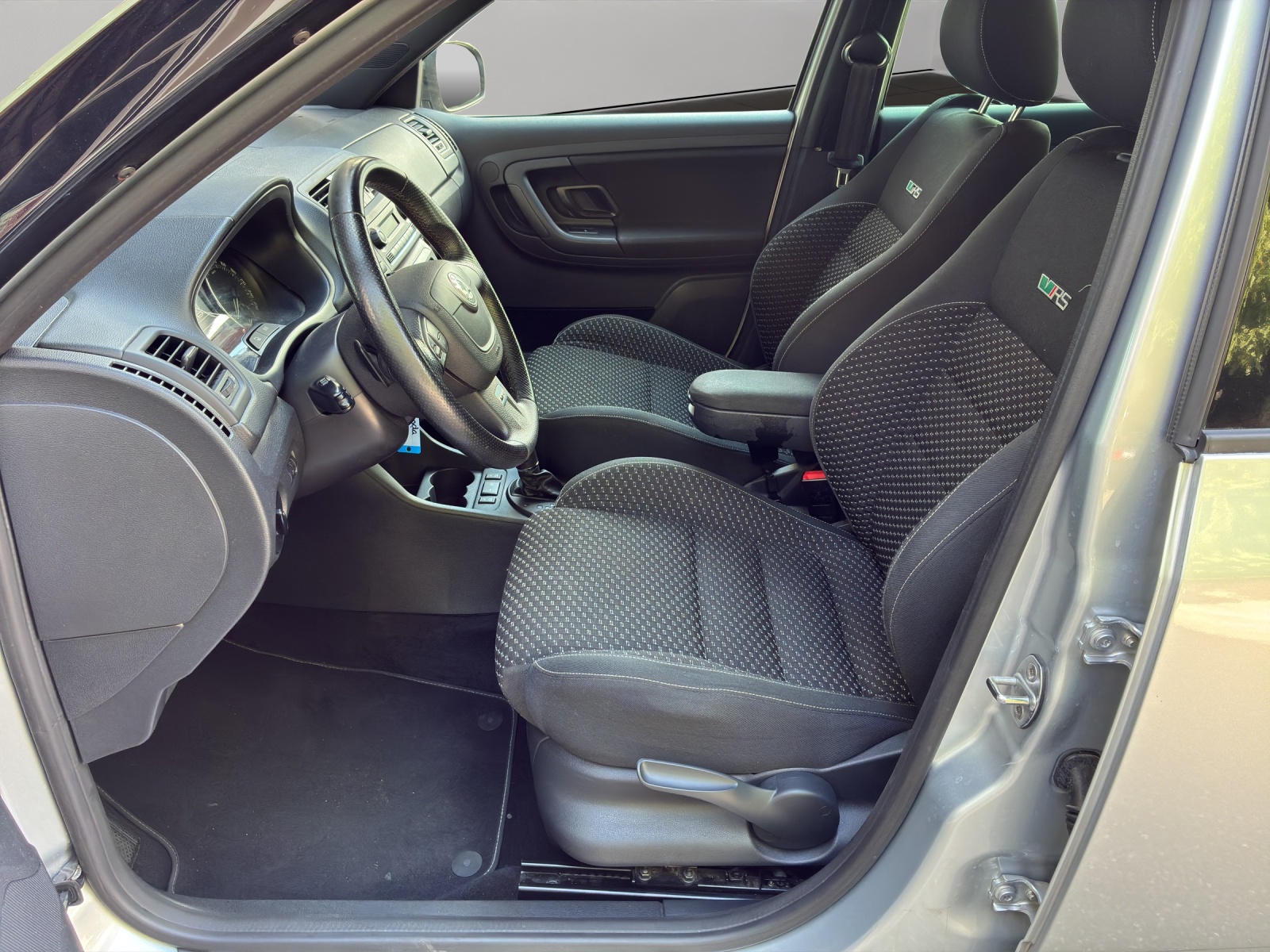 SKODA Fabia 1.4 TSI RS DSG-image-10