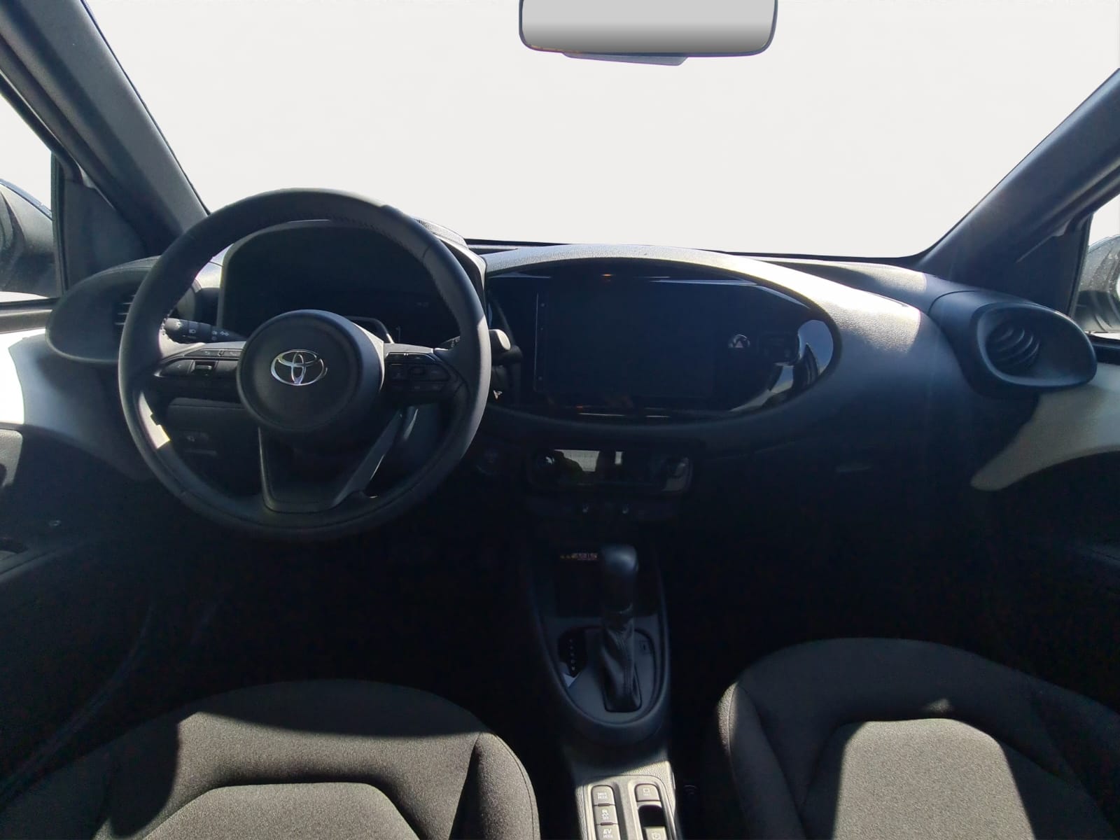 TOYOTA Aygo X 1.5 Comfort e-CVT-image-11